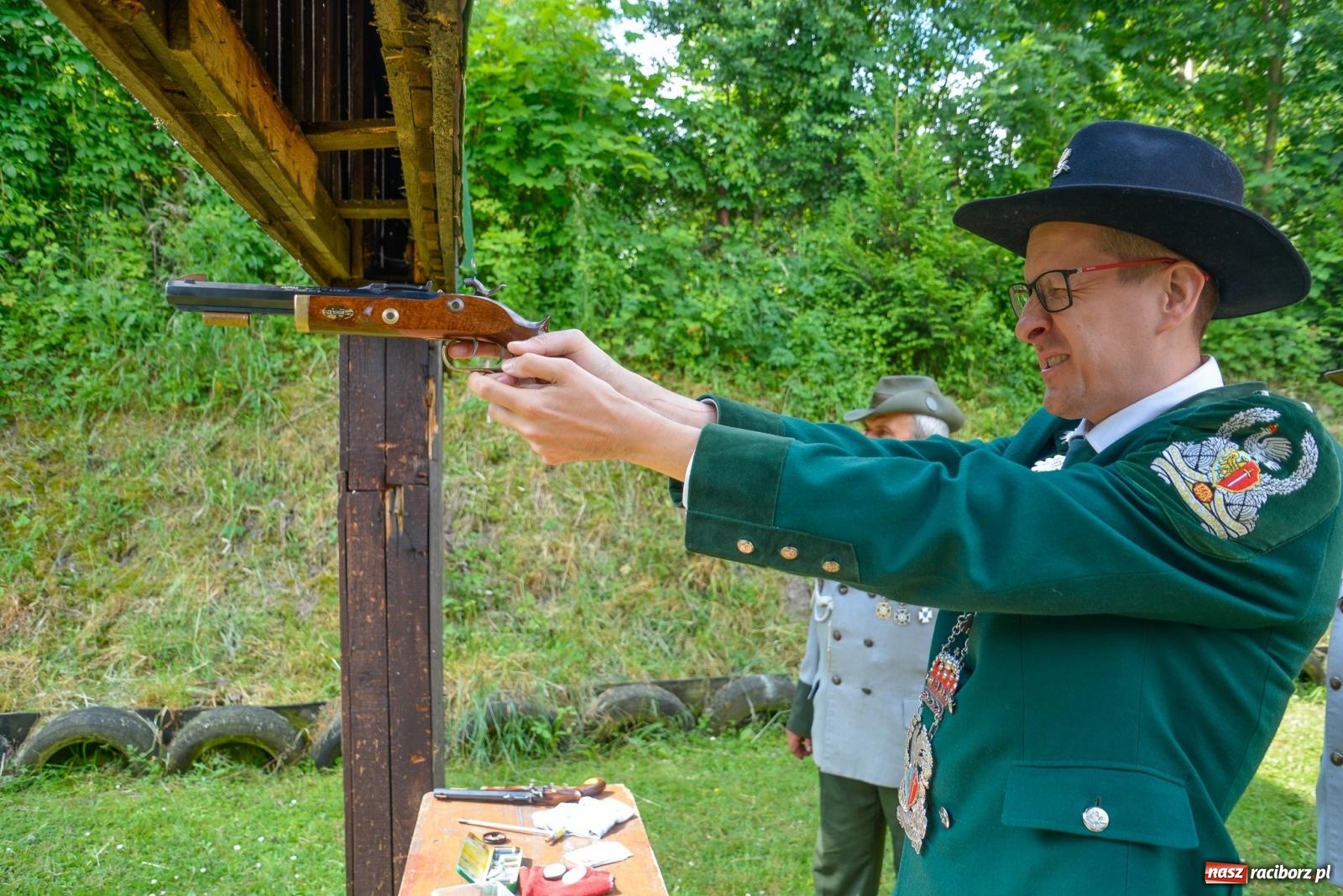 Zdjęcie w galerii na portalu naszraciborz.pl: Strzelanie królewskie. Zbigniew Woźniak królem brackim AD 2023 wiadomości z regionu