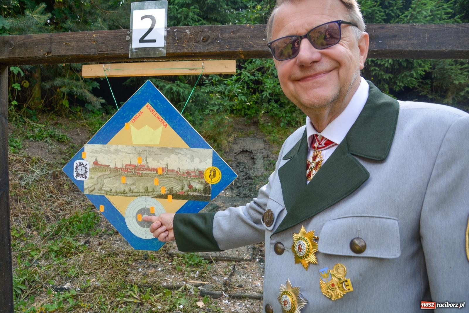 Zdjęcie w galerii na portalu naszraciborz.pl: Strzelanie królewskie. Zbigniew Woźniak królem brackim AD 2023 wiadomości z regionu