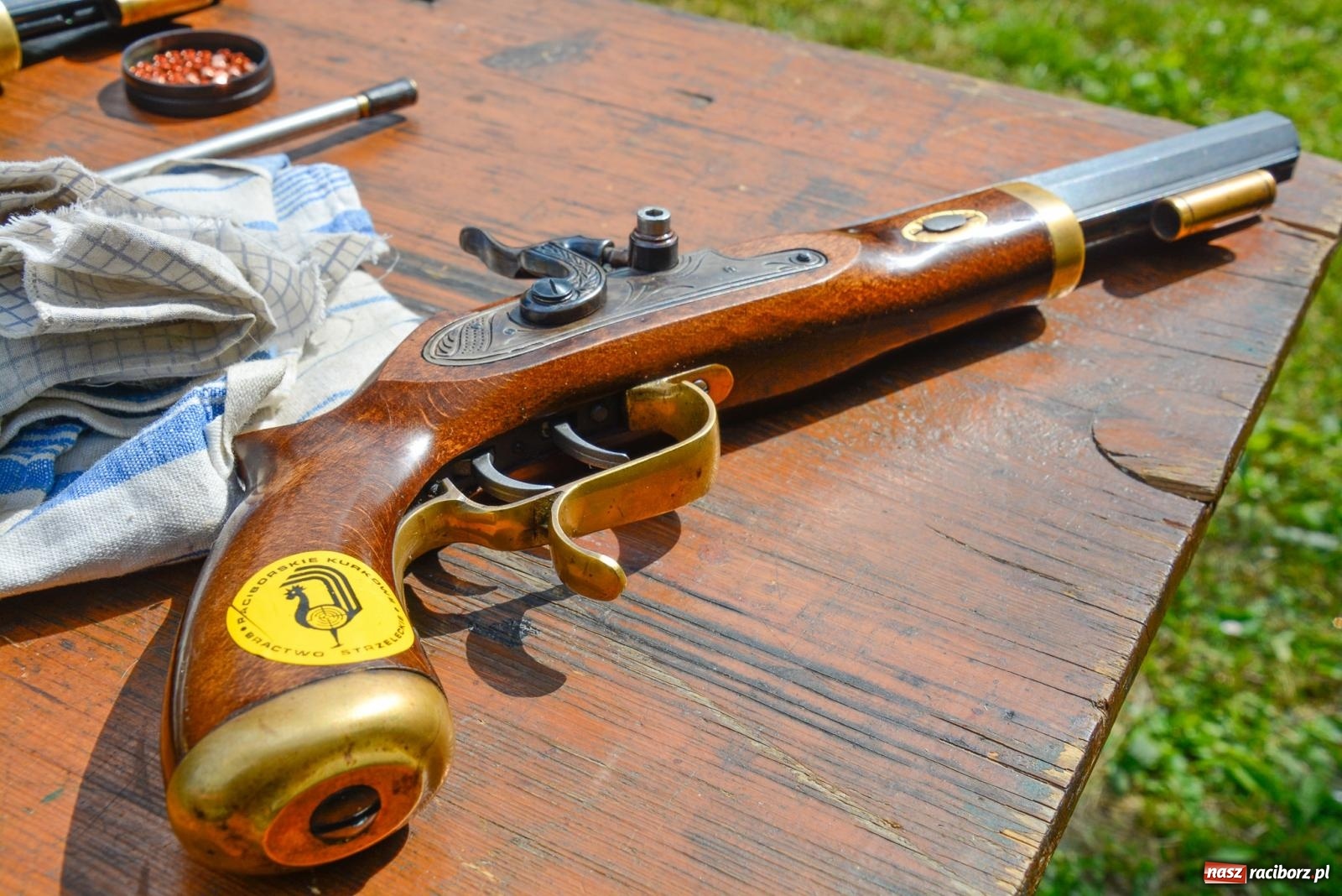 Zdjęcie w galerii na portalu naszraciborz.pl: Strzelanie królewskie. Zbigniew Woźniak królem brackim AD 2023 wiadomości z regionu