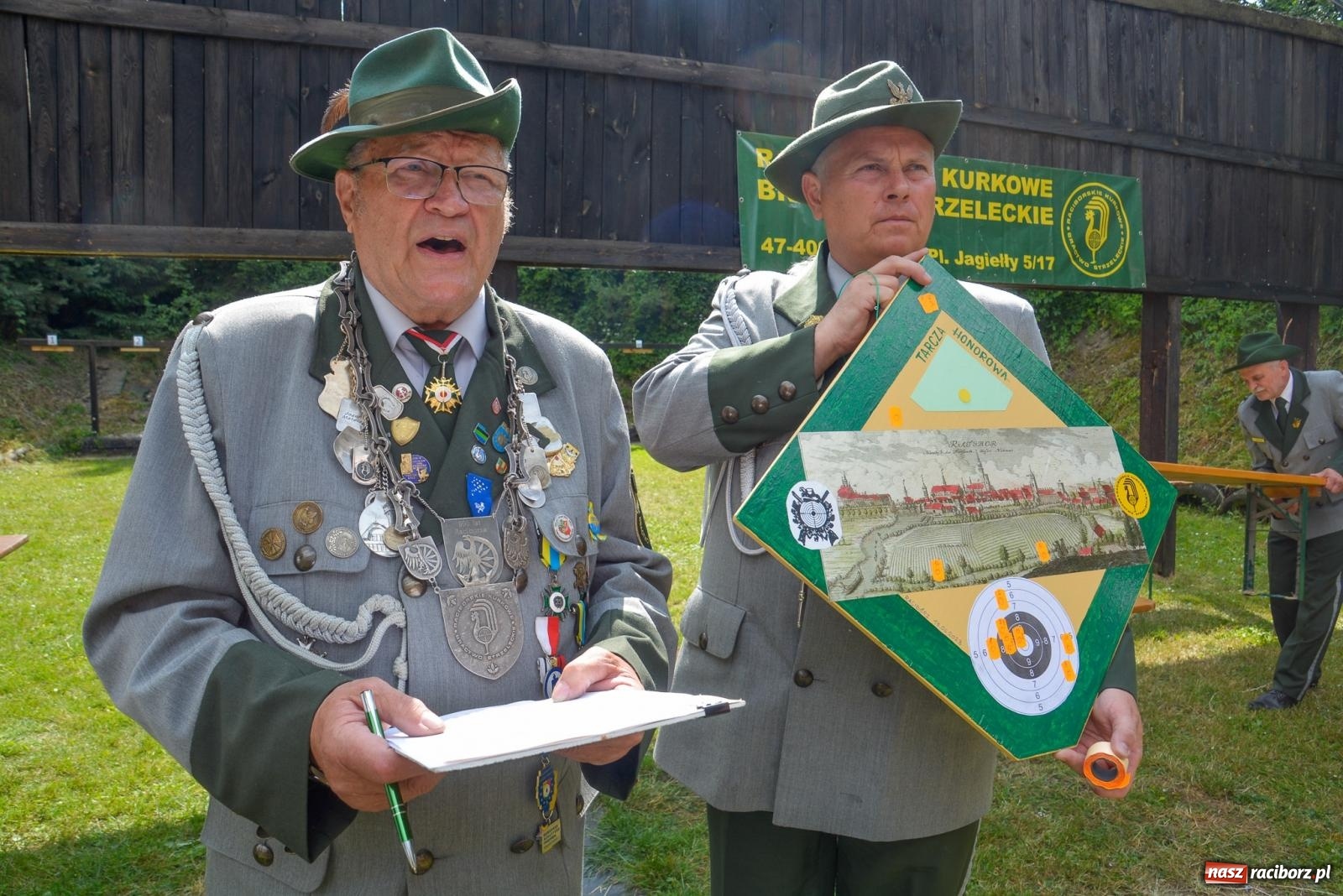 Zdjęcie w galerii na portalu naszraciborz.pl: Strzelanie królewskie. Zbigniew Woźniak królem brackim AD 2023 wiadomości z regionu
