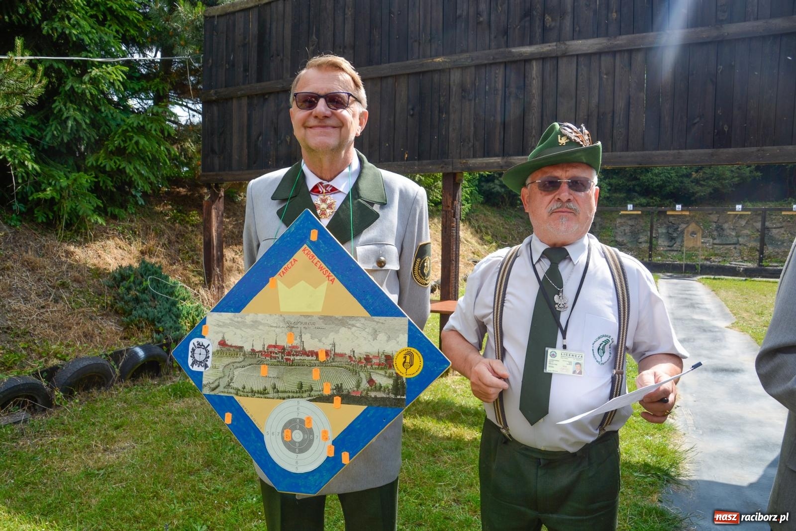 Zdjęcie w galerii na portalu naszraciborz.pl: Strzelanie królewskie. Zbigniew Woźniak królem brackim AD 2023 wiadomości z regionu