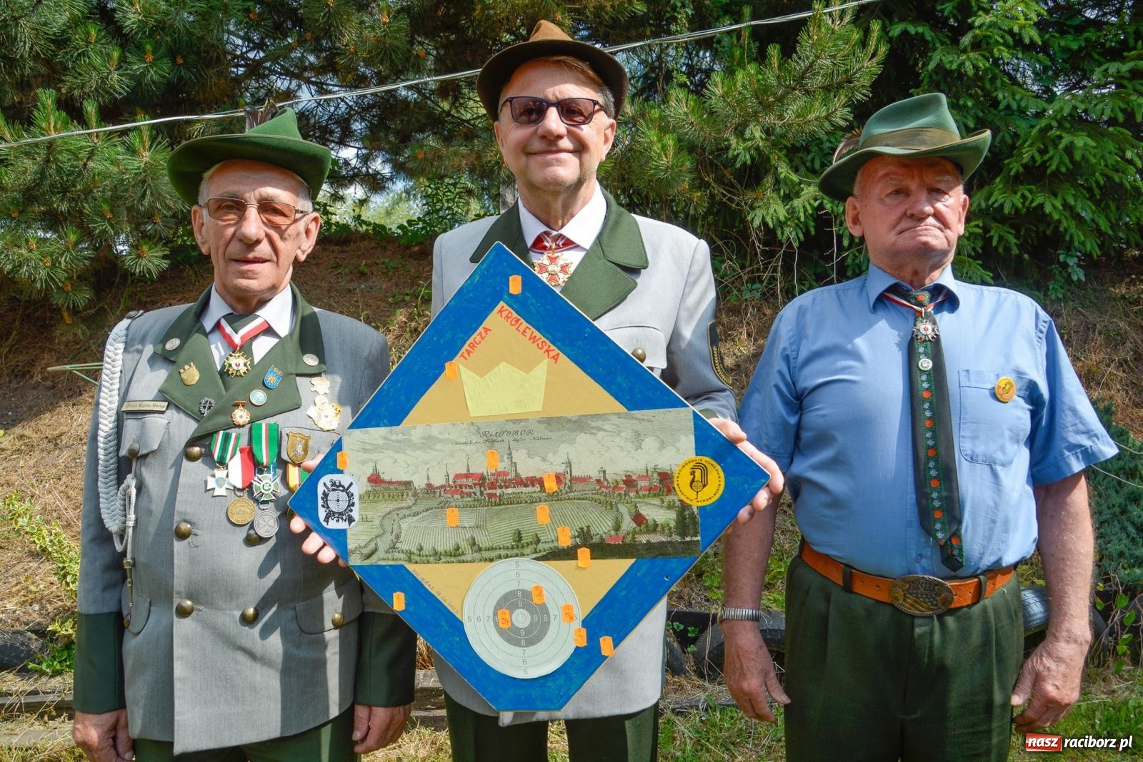 Zdjęcie w galerii na portalu naszraciborz.pl: Strzelanie królewskie. Zbigniew Woźniak królem brackim AD 2023 wiadomości z regionu