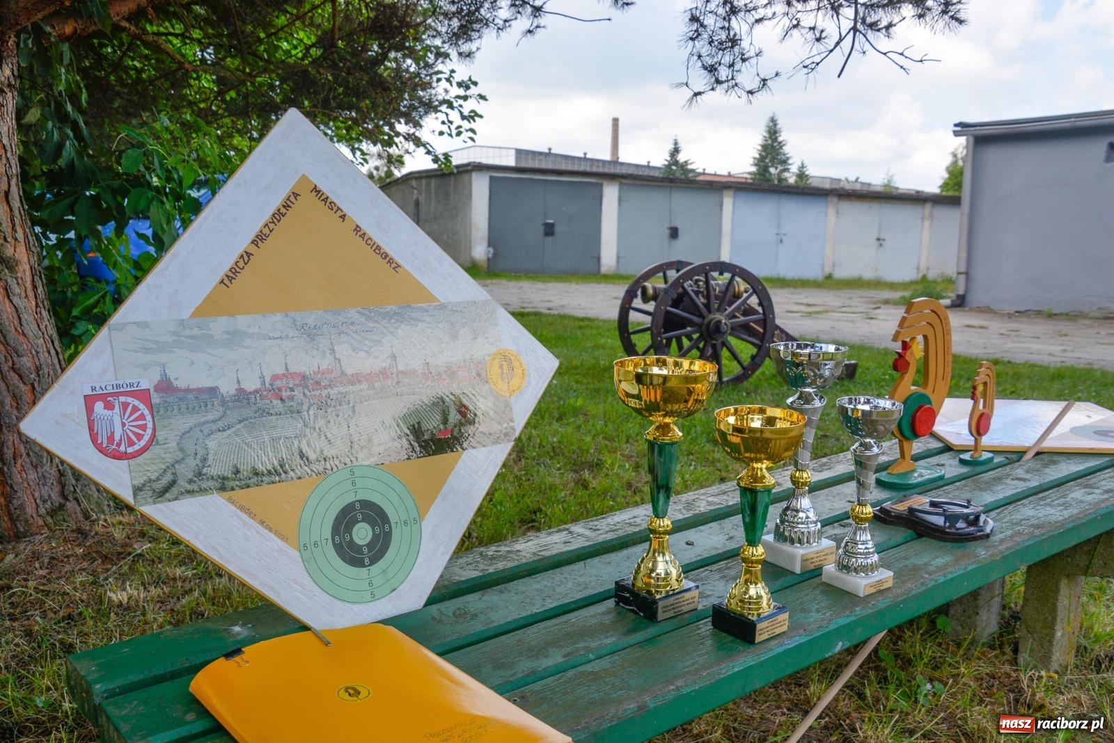 Zdjęcie w galerii na portalu naszraciborz.pl: Strzelanie królewskie. Zbigniew Woźniak królem brackim AD 2023 wiadomości z regionu