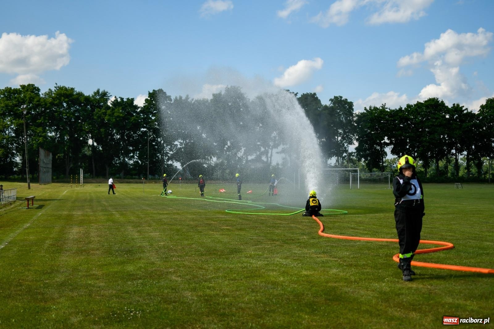 Zdjęcie w galerii na portalu naszraciborz.pl: Samborowice wzięły całe złoto. Gminne zawody sportowo-pożarnicze w Pietrowicach Wielkich [FOTO i WIDEO] wiadomości z regionu