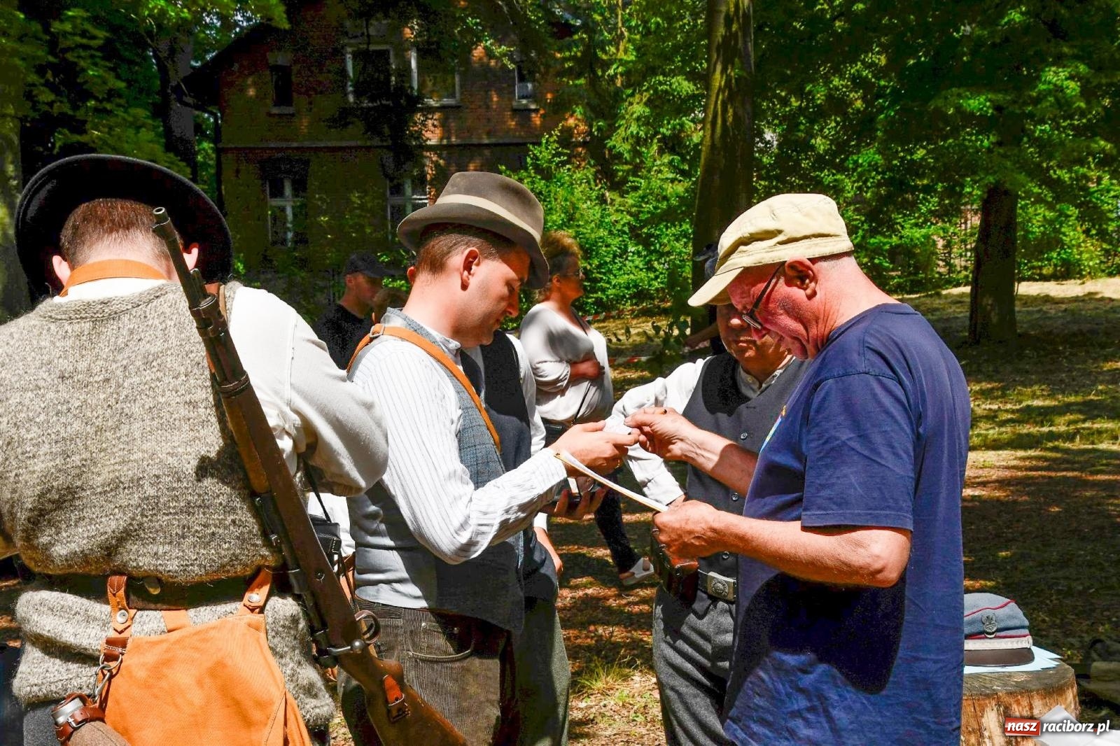 Zdjęcie w galerii na portalu naszraciborz.pl: Narodowy Dzień Powstań Śląskich. Tysiące ludzi na inscenizacji w Rzuchowie [FOTO i WIDEO] wiadomości z regionu