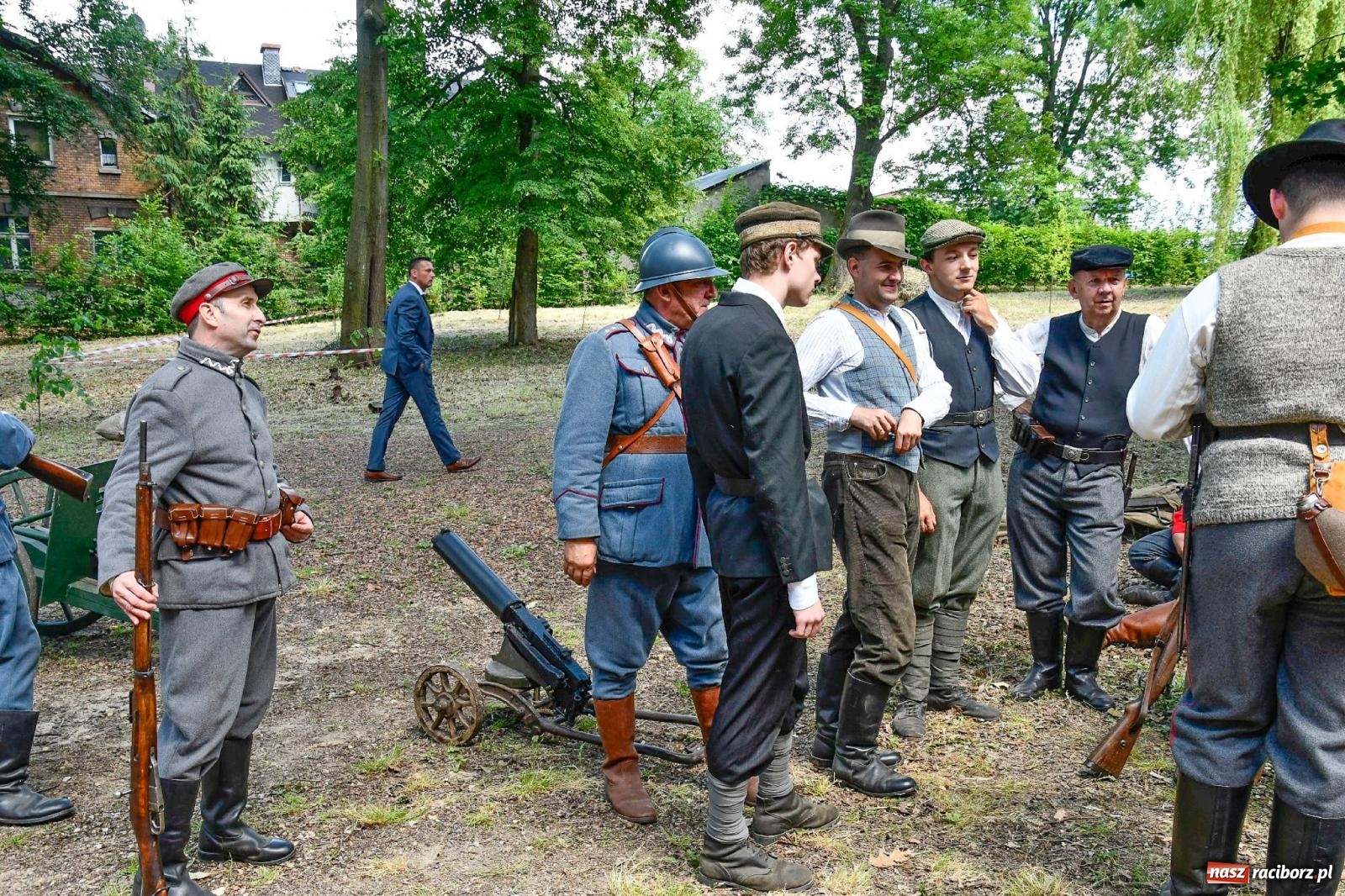 Zdjęcie w galerii na portalu naszraciborz.pl: Narodowy Dzień Powstań Śląskich. Tysiące ludzi na inscenizacji w Rzuchowie [FOTO i WIDEO] wiadomości z regionu