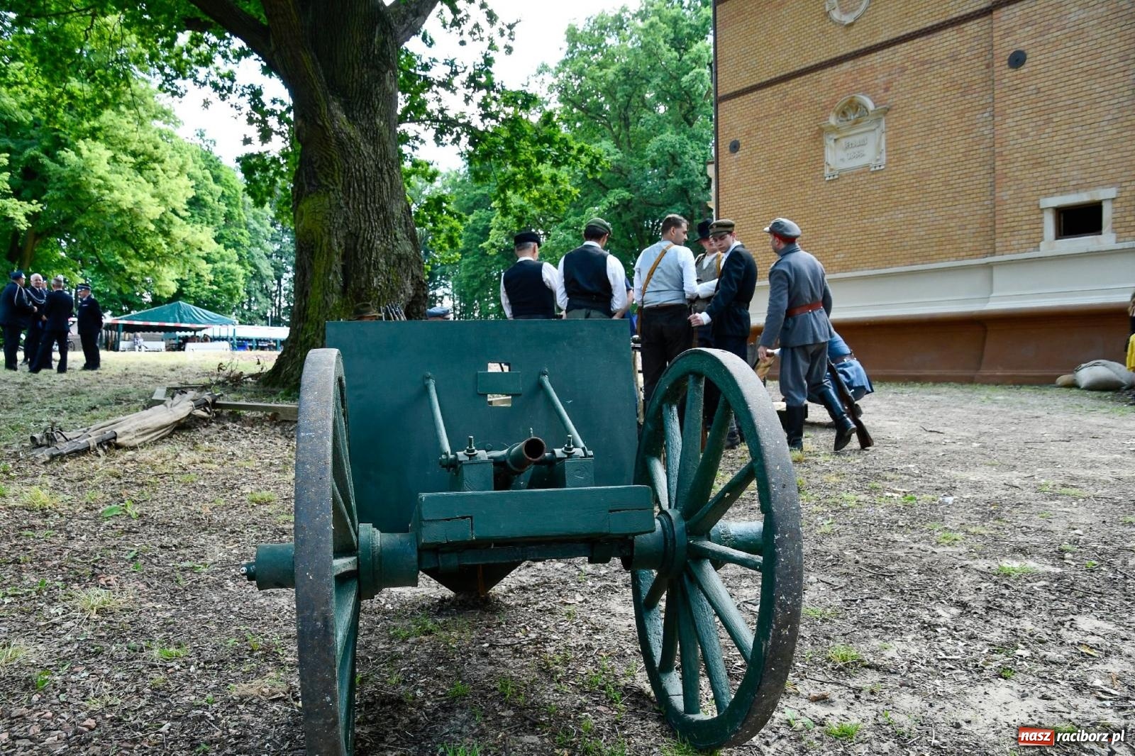 Zdjęcie w galerii na portalu naszraciborz.pl: Narodowy Dzień Powstań Śląskich. Tysiące ludzi na inscenizacji w Rzuchowie [FOTO i WIDEO] wiadomości z regionu