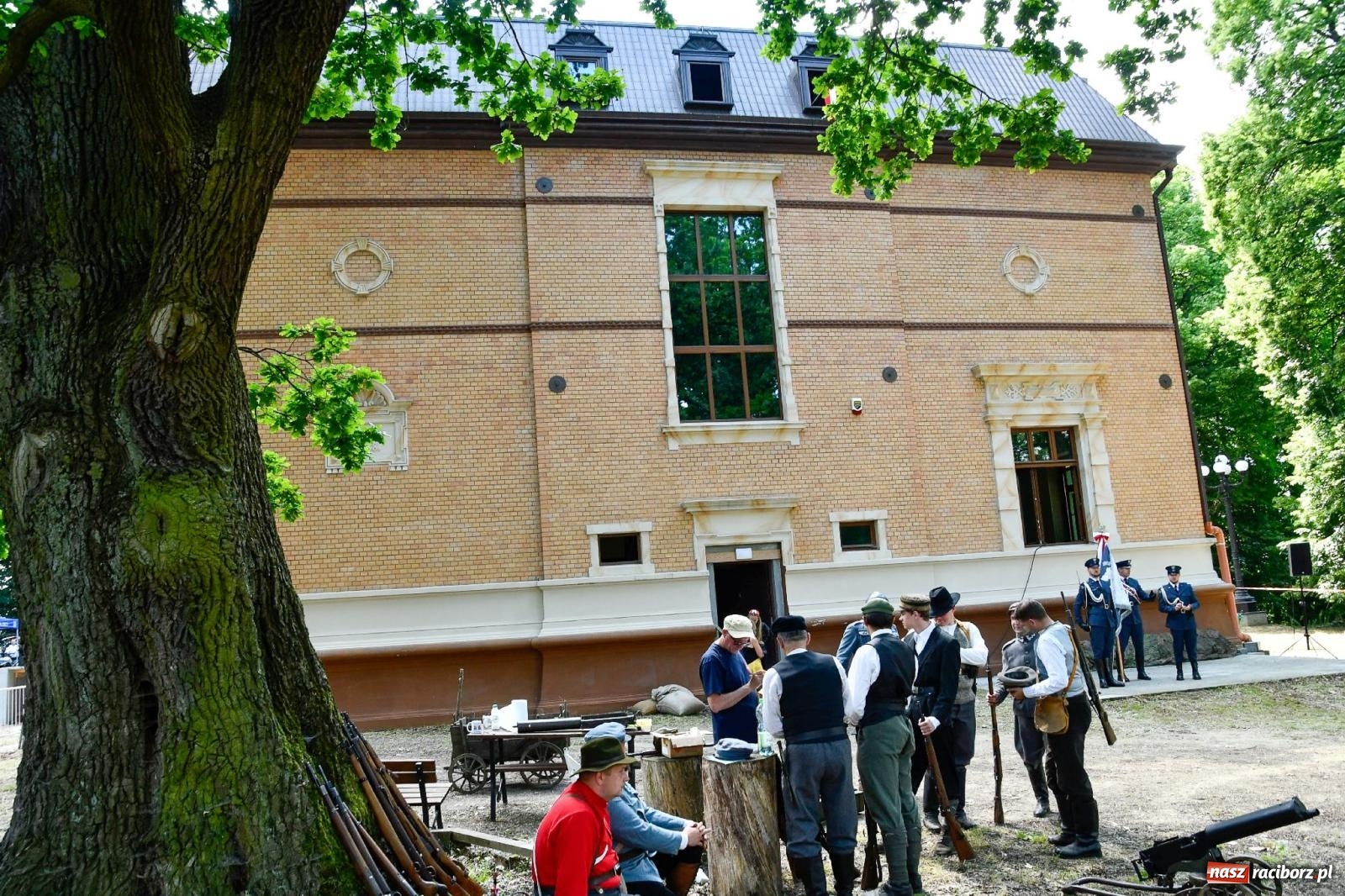 Zdjęcie w galerii na portalu naszraciborz.pl: Narodowy Dzień Powstań Śląskich. Tysiące ludzi na inscenizacji w Rzuchowie [FOTO i WIDEO] wiadomości z regionu