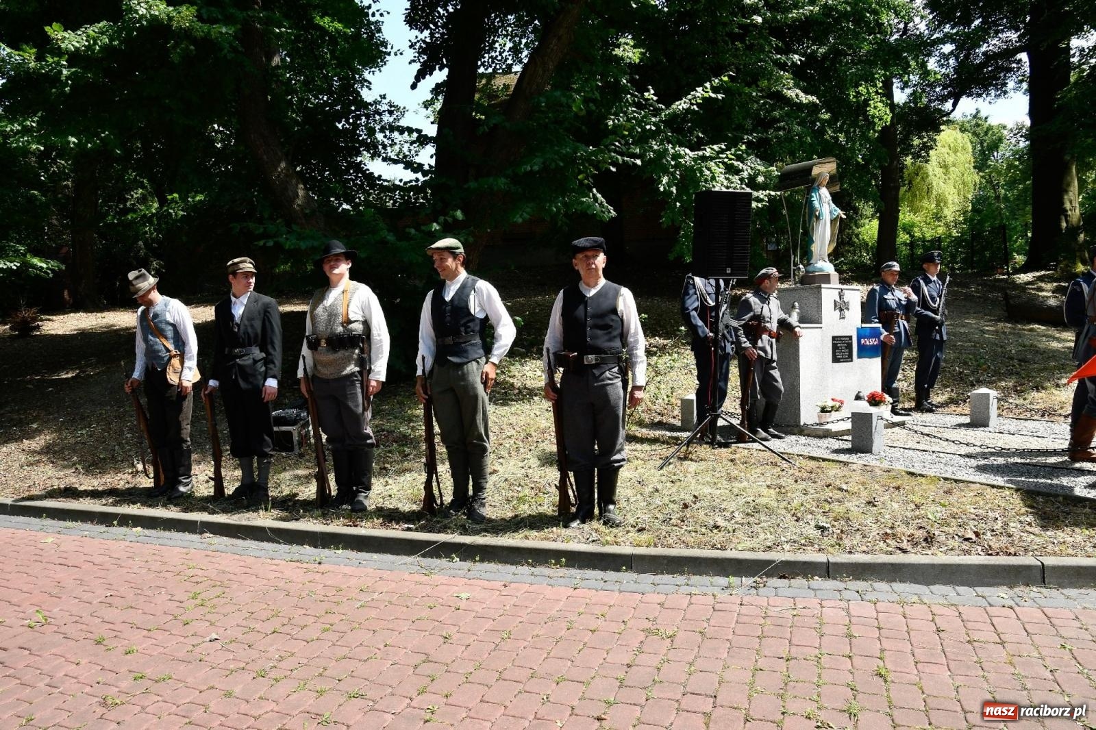 Zdjęcie w galerii na portalu naszraciborz.pl: Narodowy Dzień Powstań Śląskich. Tysiące ludzi na inscenizacji w Rzuchowie [FOTO i WIDEO] wiadomości z regionu