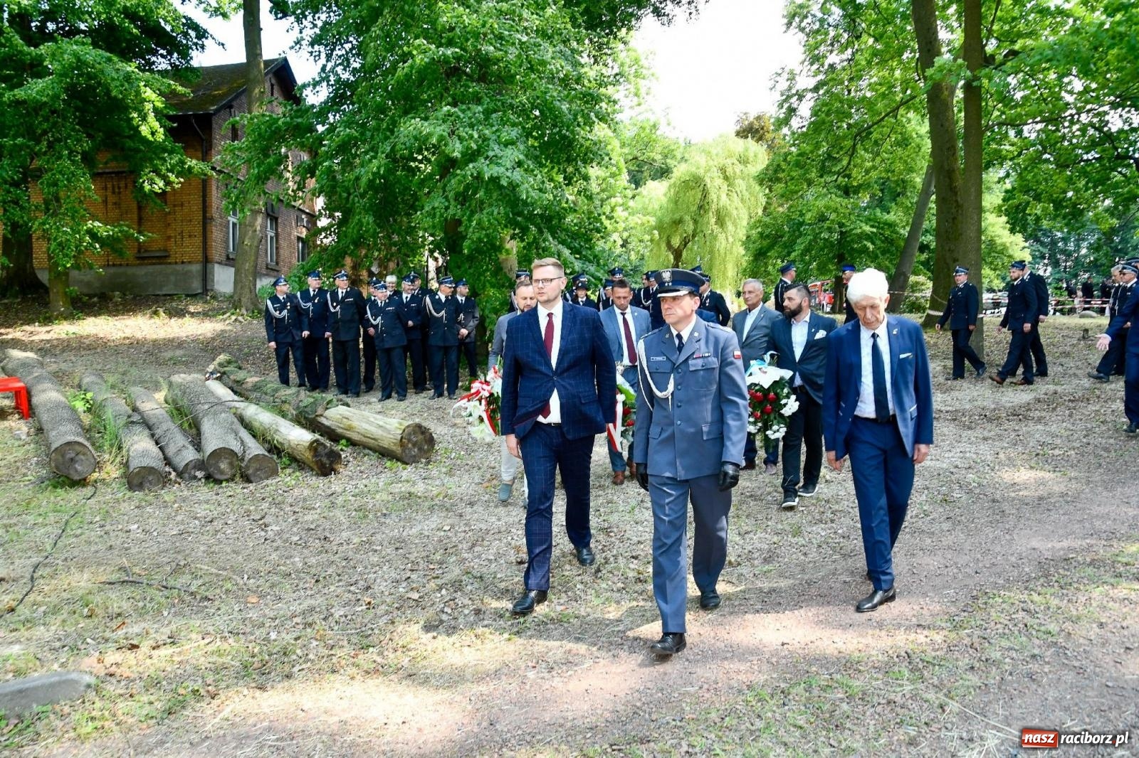 Zdjęcie w galerii na portalu naszraciborz.pl: Narodowy Dzień Powstań Śląskich. Tysiące ludzi na inscenizacji w Rzuchowie [FOTO i WIDEO] wiadomości z regionu