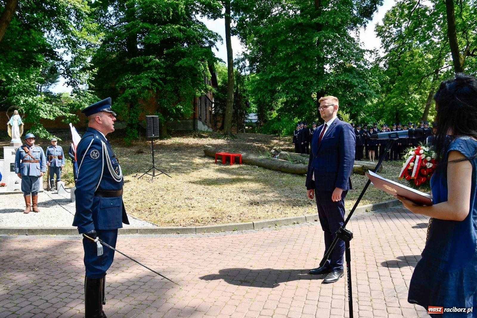 Zdjęcie w galerii na portalu naszraciborz.pl: Narodowy Dzień Powstań Śląskich. Tysiące ludzi na inscenizacji w Rzuchowie [FOTO i WIDEO] wiadomości z regionu