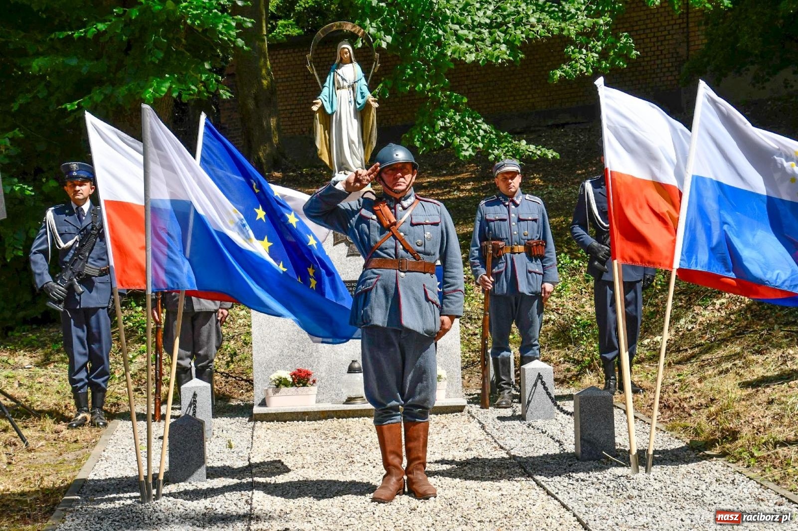 Zdjęcie w galerii na portalu naszraciborz.pl: Narodowy Dzień Powstań Śląskich. Tysiące ludzi na inscenizacji w Rzuchowie [FOTO i WIDEO] wiadomości z regionu