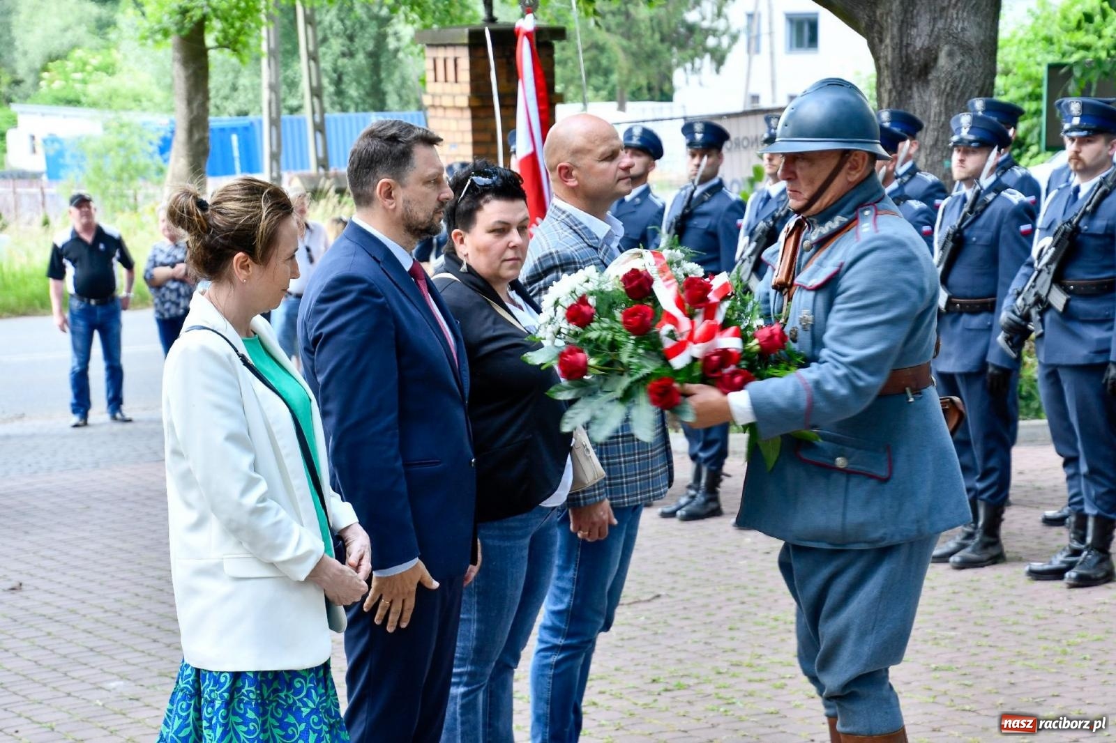 Zdjęcie w galerii na portalu naszraciborz.pl: Narodowy Dzień Powstań Śląskich. Tysiące ludzi na inscenizacji w Rzuchowie [FOTO i WIDEO] wiadomości z regionu