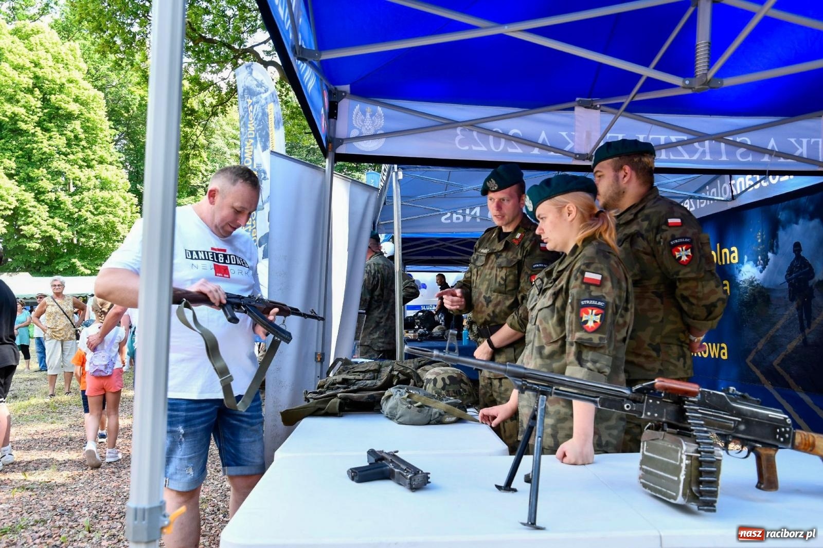 Zdjęcie w galerii na portalu naszraciborz.pl: Narodowy Dzień Powstań Śląskich. Tysiące ludzi na inscenizacji w Rzuchowie [FOTO i WIDEO] wiadomości z regionu