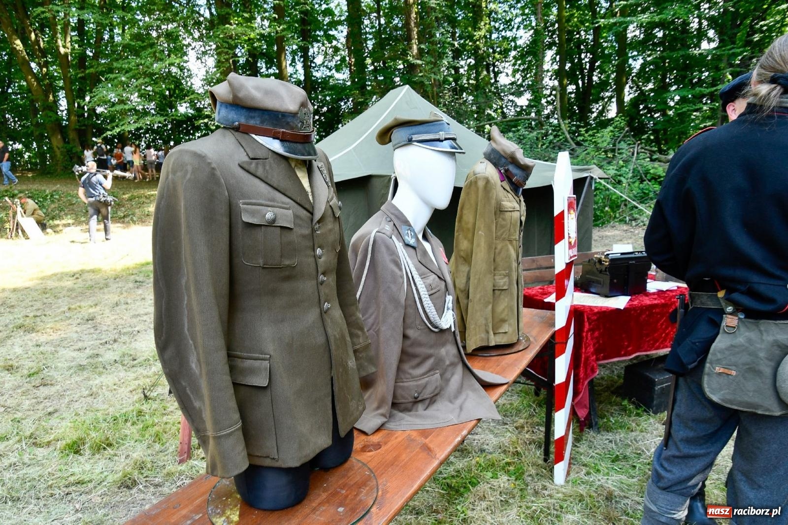 Zdjęcie w galerii na portalu naszraciborz.pl: Narodowy Dzień Powstań Śląskich. Tysiące ludzi na inscenizacji w Rzuchowie [FOTO i WIDEO] wiadomości z regionu