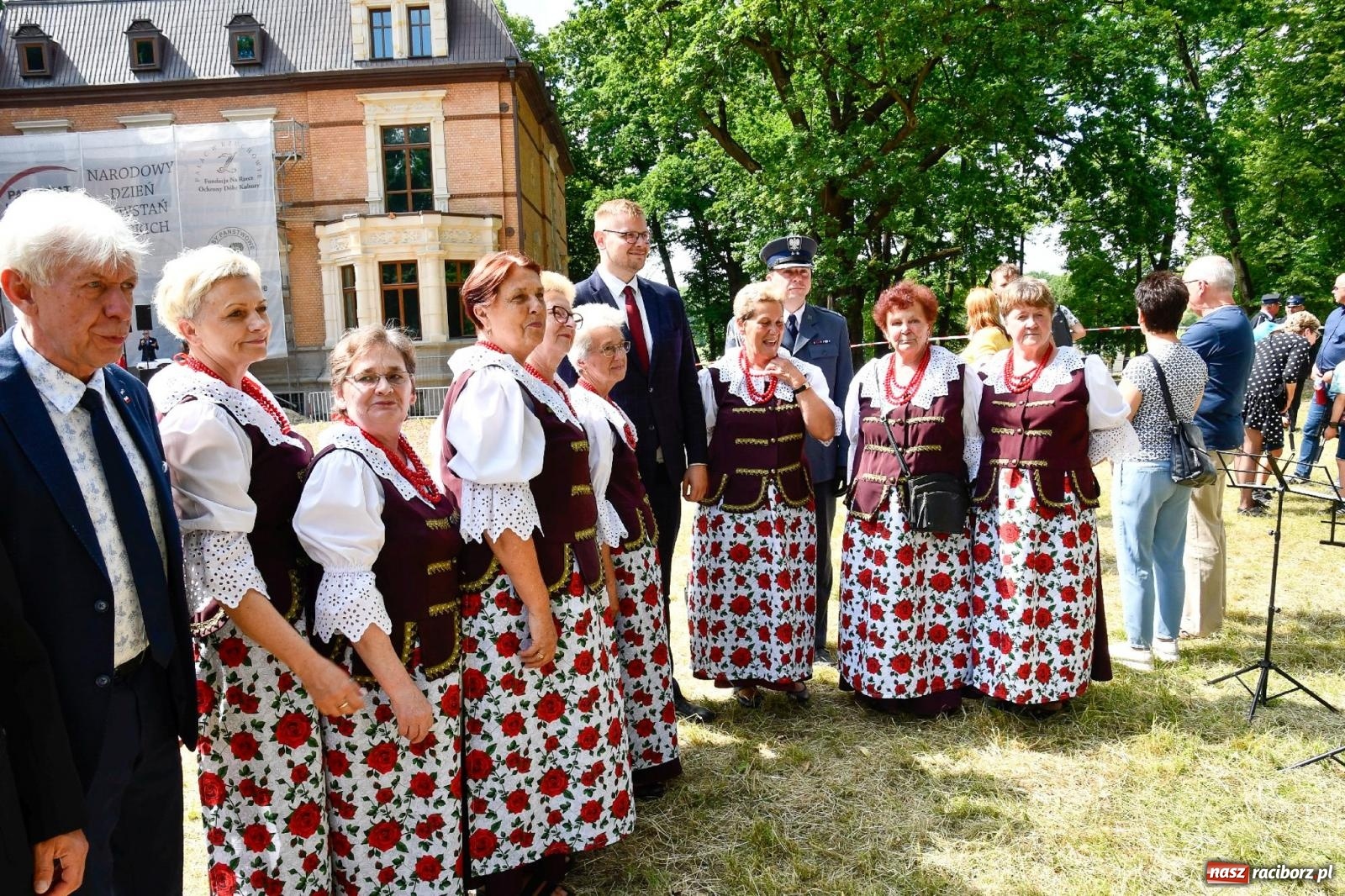 Zdjęcie w galerii na portalu naszraciborz.pl: Narodowy Dzień Powstań Śląskich. Tysiące ludzi na inscenizacji w Rzuchowie [FOTO i WIDEO] wiadomości z regionu