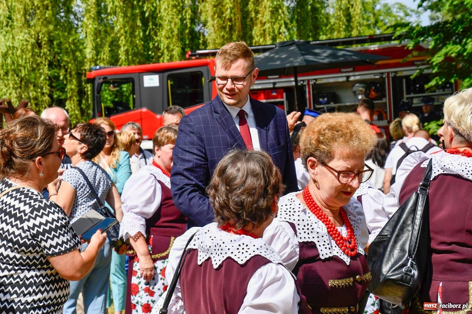 Zdjęcie w galerii na portalu naszraciborz.pl: Narodowy Dzień Powstań Śląskich. Tysiące ludzi na inscenizacji w Rzuchowie [FOTO i WIDEO] wiadomości z regionu
