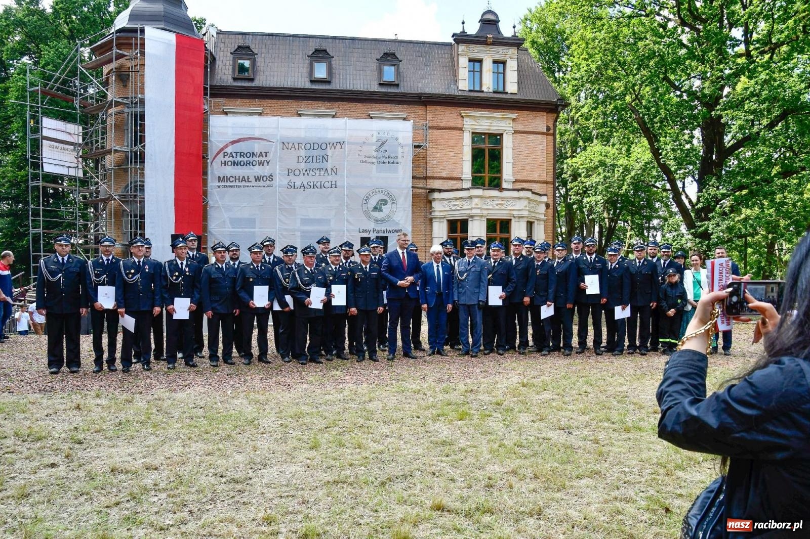 Zdjęcie w galerii na portalu naszraciborz.pl: Narodowy Dzień Powstań Śląskich. Tysiące ludzi na inscenizacji w Rzuchowie [FOTO i WIDEO] wiadomości z regionu