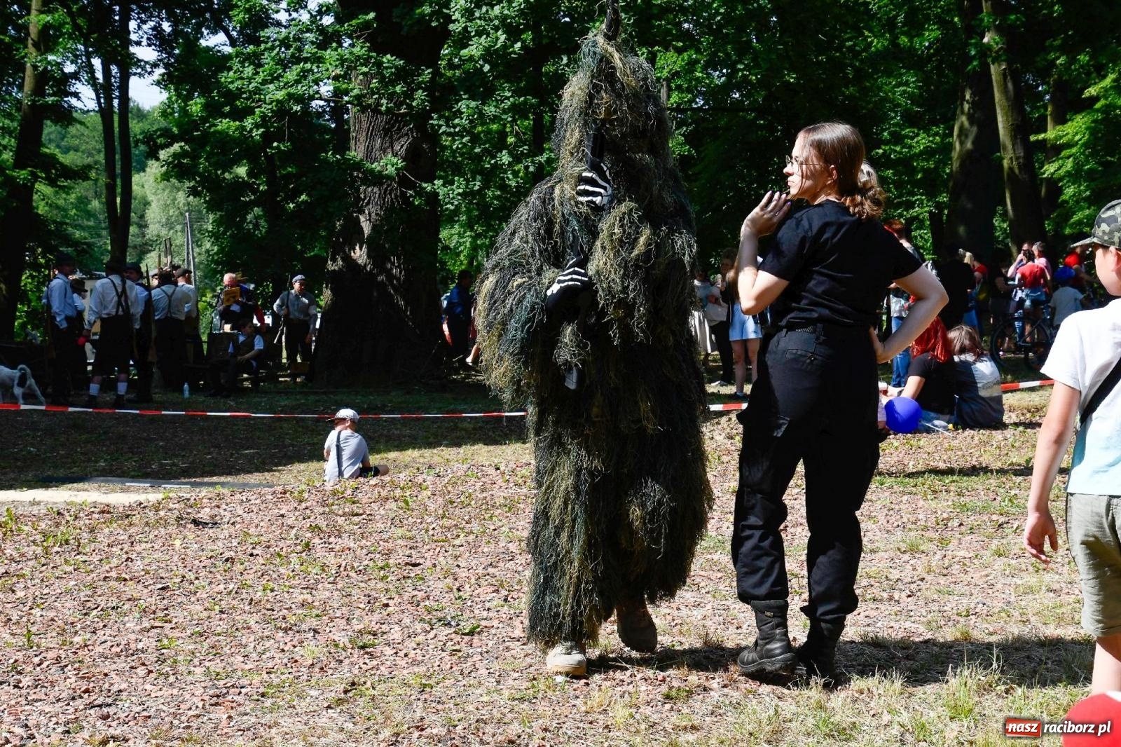 Zdjęcie w galerii na portalu naszraciborz.pl: Narodowy Dzień Powstań Śląskich. Tysiące ludzi na inscenizacji w Rzuchowie [FOTO i WIDEO] wiadomości z regionu