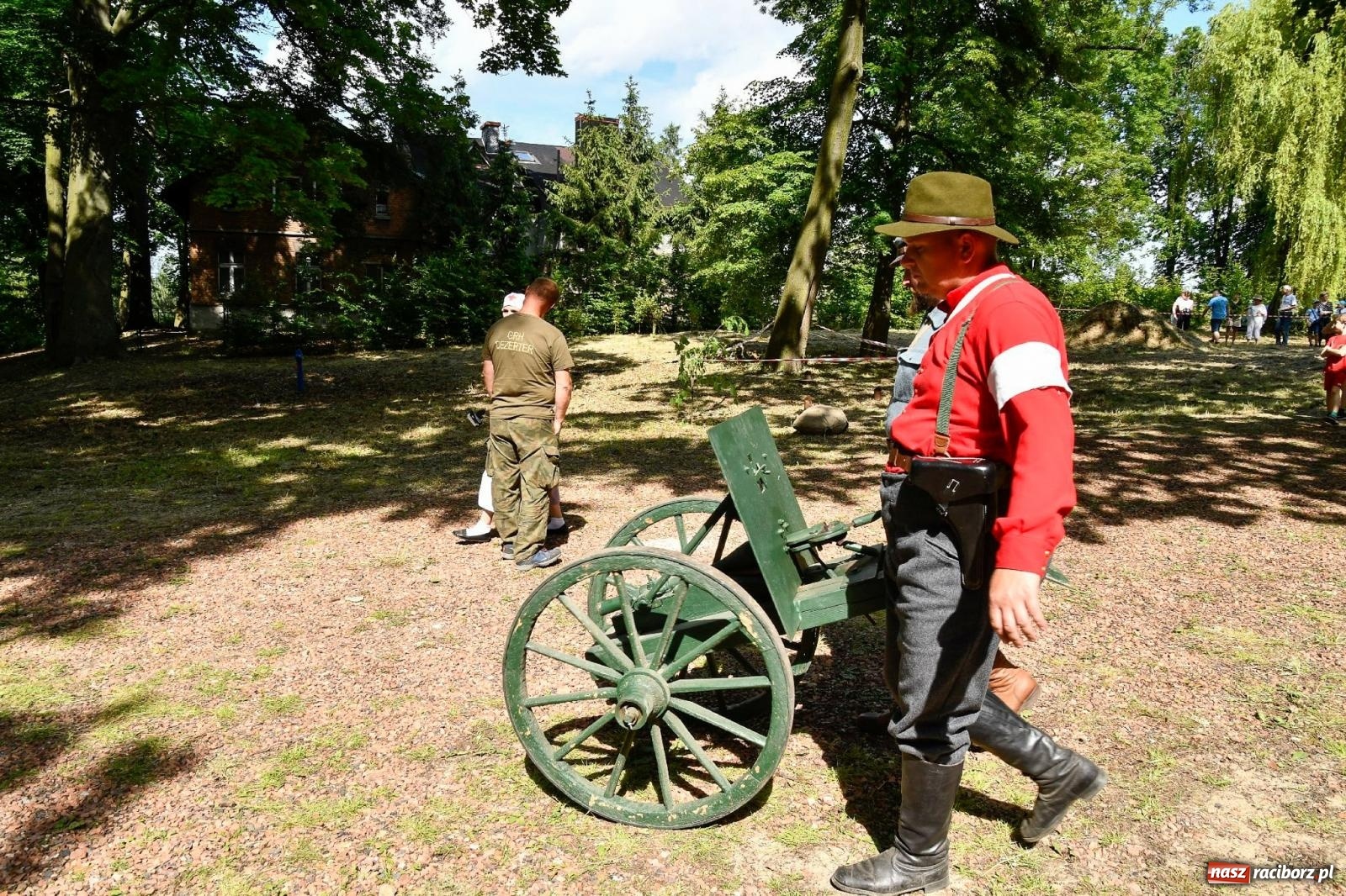Zdjęcie w galerii na portalu naszraciborz.pl: Narodowy Dzień Powstań Śląskich. Tysiące ludzi na inscenizacji w Rzuchowie [FOTO i WIDEO] wiadomości z regionu