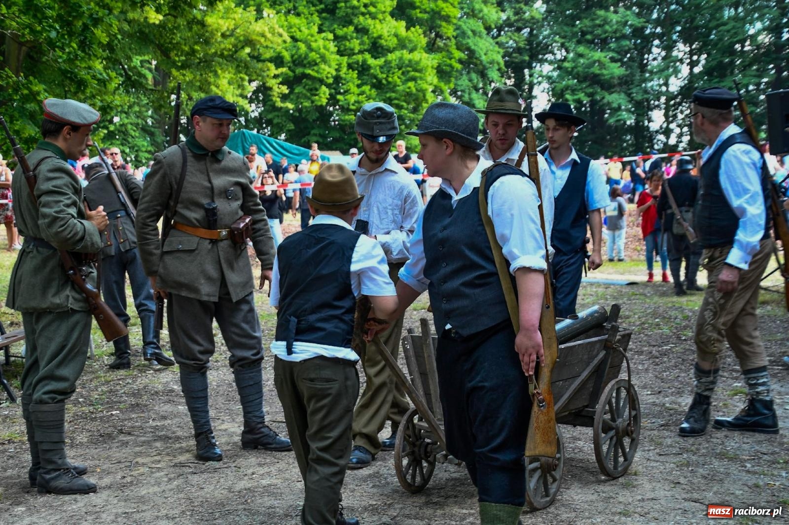 Zdjęcie w galerii na portalu naszraciborz.pl: Narodowy Dzień Powstań Śląskich. Tysiące ludzi na inscenizacji w Rzuchowie [FOTO i WIDEO] wiadomości z regionu