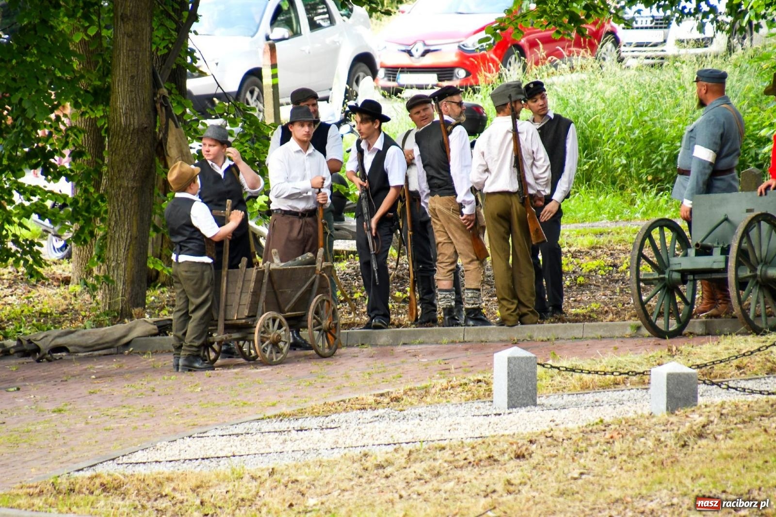 Zdjęcie w galerii na portalu naszraciborz.pl: Narodowy Dzień Powstań Śląskich. Tysiące ludzi na inscenizacji w Rzuchowie [FOTO i WIDEO] wiadomości z regionu