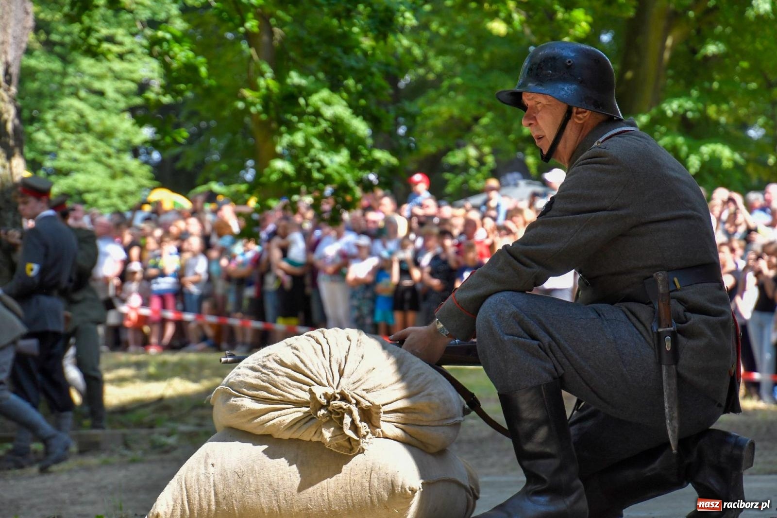 Zdjęcie w galerii na portalu naszraciborz.pl: Narodowy Dzień Powstań Śląskich. Tysiące ludzi na inscenizacji w Rzuchowie [FOTO i WIDEO] wiadomości z regionu
