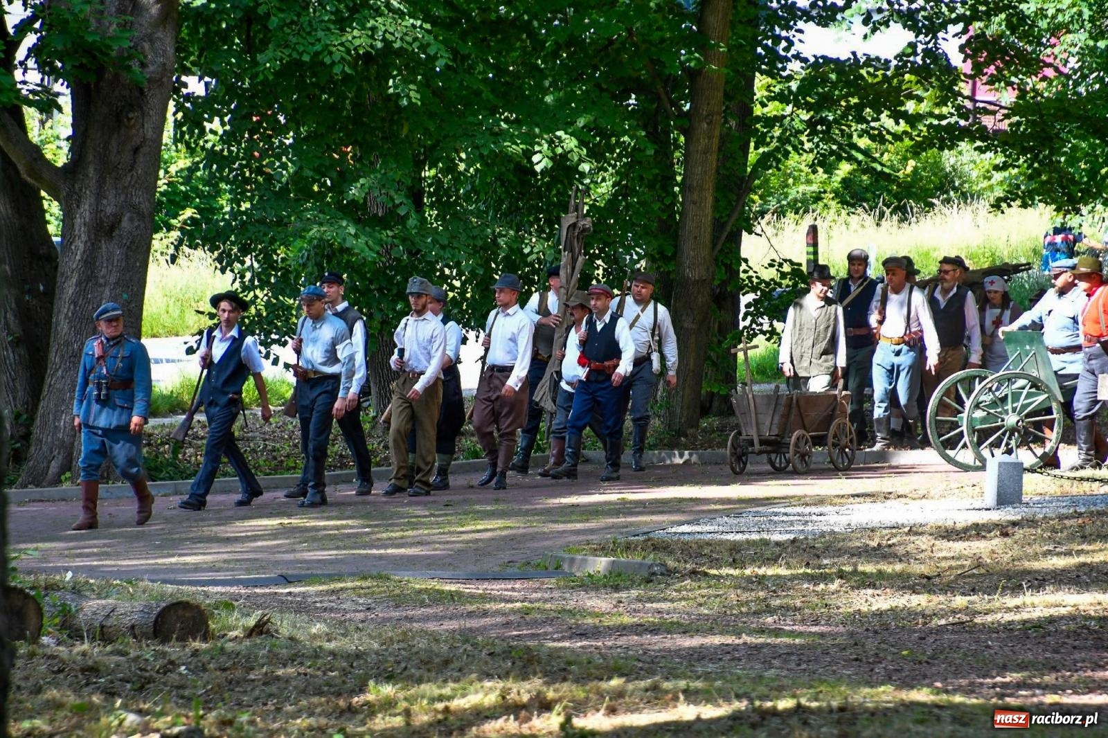 Zdjęcie w galerii na portalu naszraciborz.pl: Narodowy Dzień Powstań Śląskich. Tysiące ludzi na inscenizacji w Rzuchowie [FOTO i WIDEO] wiadomości z regionu