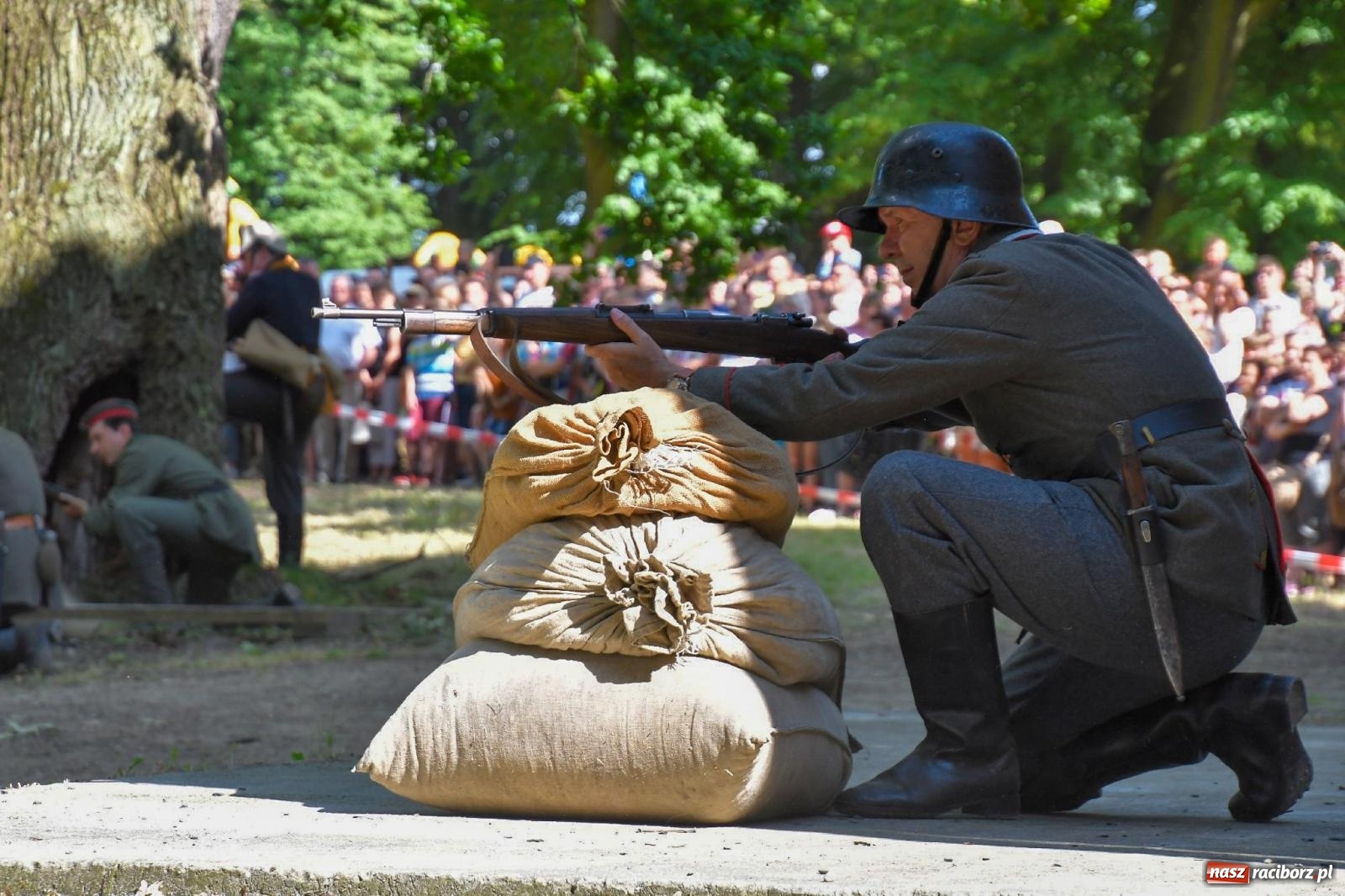 Zdjęcie w galerii na portalu naszraciborz.pl: Narodowy Dzień Powstań Śląskich. Tysiące ludzi na inscenizacji w Rzuchowie [FOTO i WIDEO] wiadomości z regionu