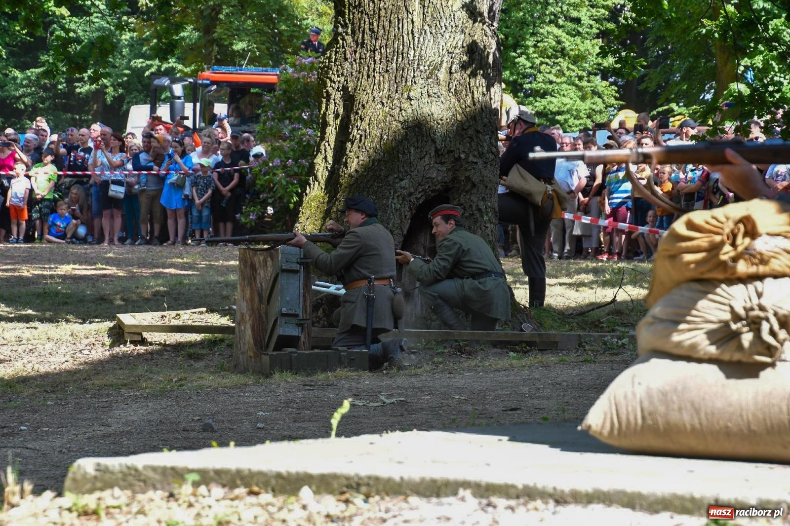 Zdjęcie w galerii na portalu naszraciborz.pl: Narodowy Dzień Powstań Śląskich. Tysiące ludzi na inscenizacji w Rzuchowie [FOTO i WIDEO] wiadomości z regionu
