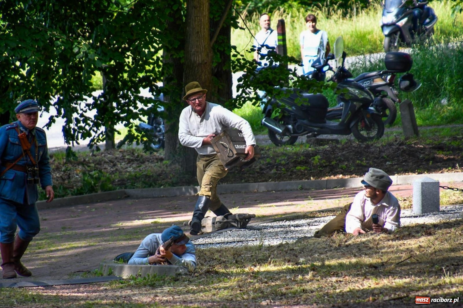 Zdjęcie w galerii na portalu naszraciborz.pl: Narodowy Dzień Powstań Śląskich. Tysiące ludzi na inscenizacji w Rzuchowie [FOTO i WIDEO] wiadomości z regionu