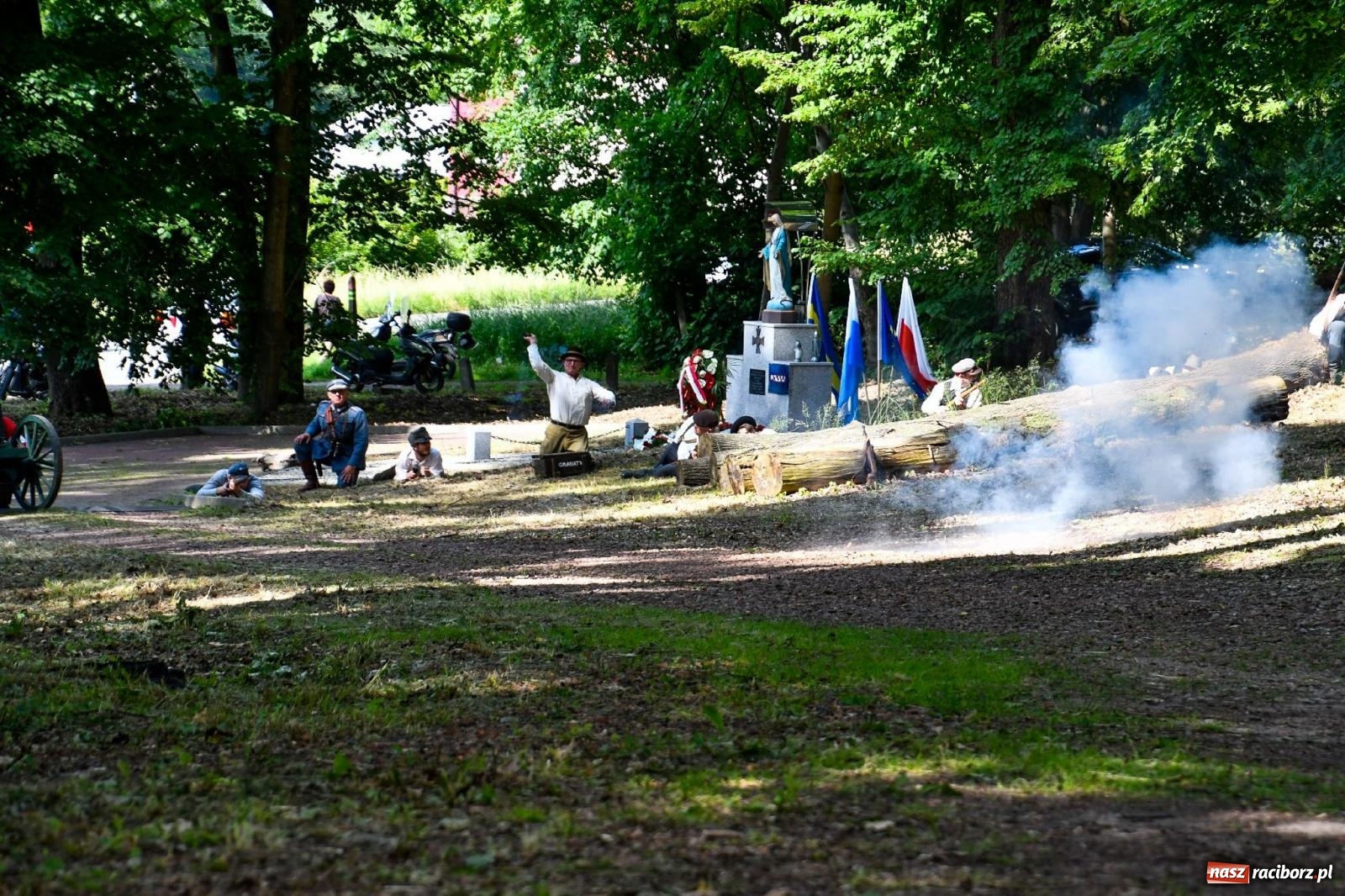 Zdjęcie w galerii na portalu naszraciborz.pl: Narodowy Dzień Powstań Śląskich. Tysiące ludzi na inscenizacji w Rzuchowie [FOTO i WIDEO] wiadomości z regionu