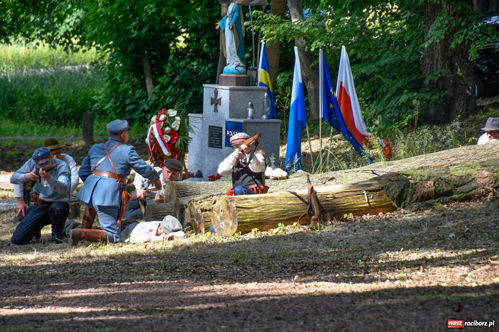 Zdjęcie w galerii na portalu naszraciborz.pl: Narodowy Dzień Powstań Śląskich. Tysiące ludzi na inscenizacji w Rzuchowie [FOTO i WIDEO] wiadomości z regionu
