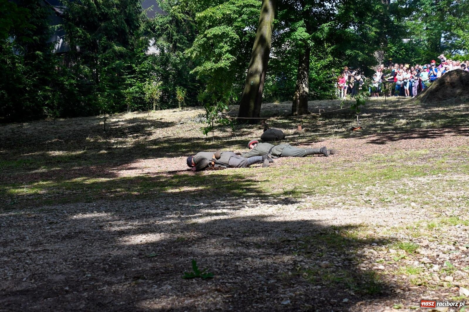 Zdjęcie w galerii na portalu naszraciborz.pl: Narodowy Dzień Powstań Śląskich. Tysiące ludzi na inscenizacji w Rzuchowie [FOTO i WIDEO] wiadomości z regionu