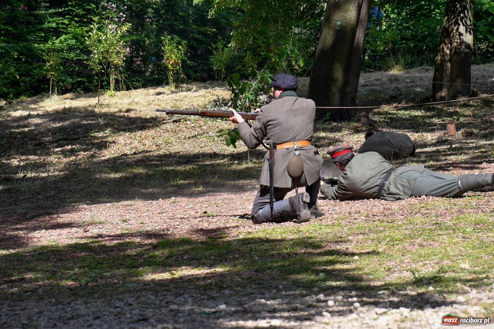 Zdjęcie w galerii na portalu naszraciborz.pl: Narodowy Dzień Powstań Śląskich. Tysiące ludzi na inscenizacji w Rzuchowie [FOTO i WIDEO] wiadomości z regionu