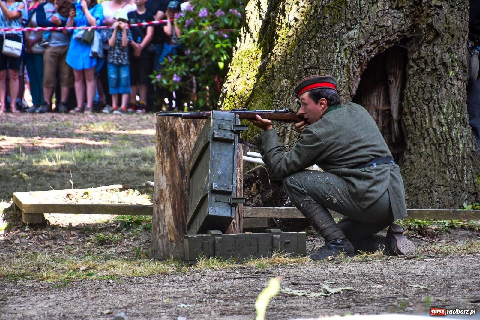 Zdjęcie w galerii na portalu naszraciborz.pl: Narodowy Dzień Powstań Śląskich. Tysiące ludzi na inscenizacji w Rzuchowie [FOTO i WIDEO] wiadomości z regionu