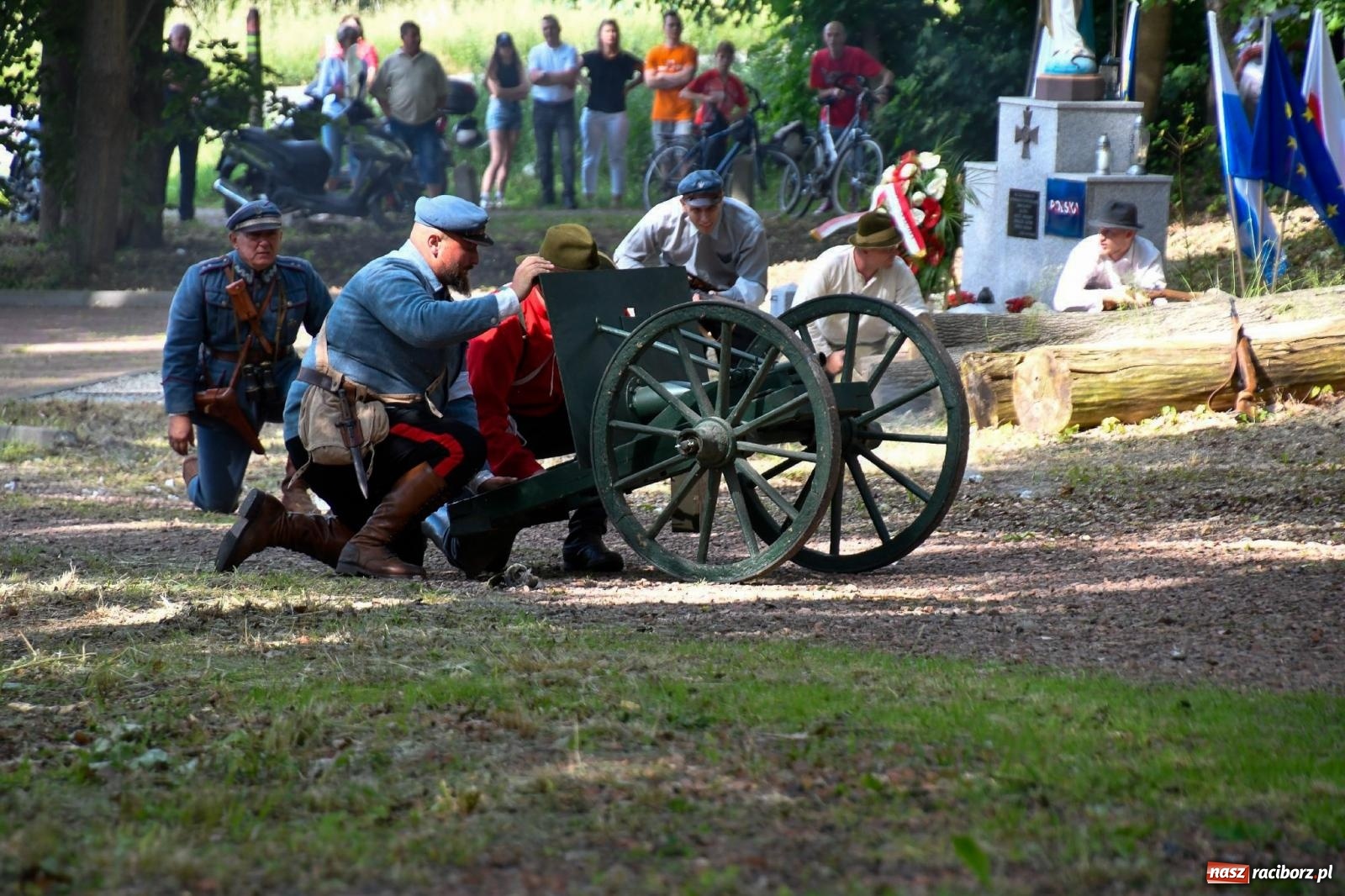 Zdjęcie w galerii na portalu naszraciborz.pl: Narodowy Dzień Powstań Śląskich. Tysiące ludzi na inscenizacji w Rzuchowie [FOTO i WIDEO] wiadomości z regionu