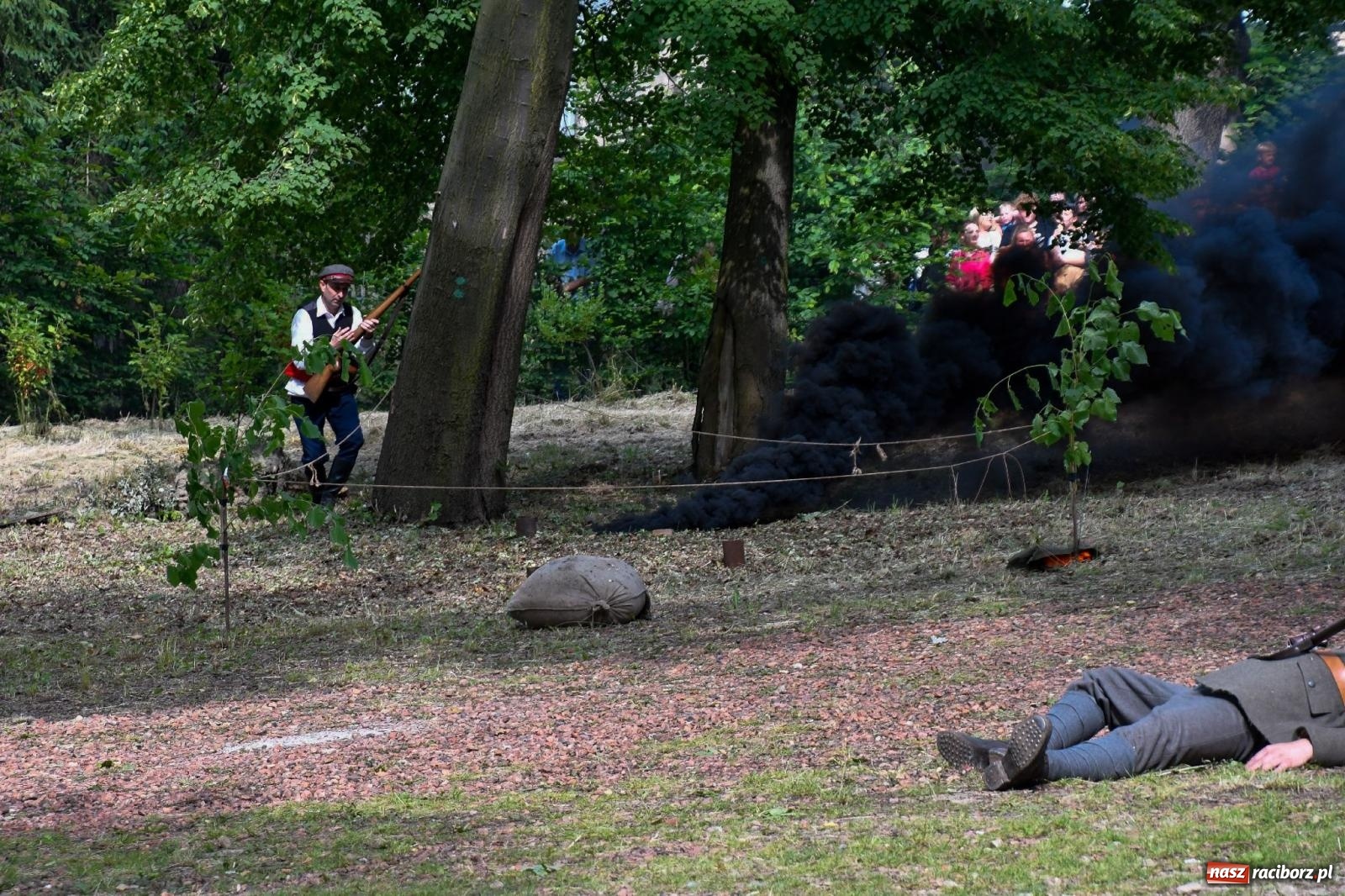 Zdjęcie w galerii na portalu naszraciborz.pl: Narodowy Dzień Powstań Śląskich. Tysiące ludzi na inscenizacji w Rzuchowie [FOTO i WIDEO] wiadomości z regionu