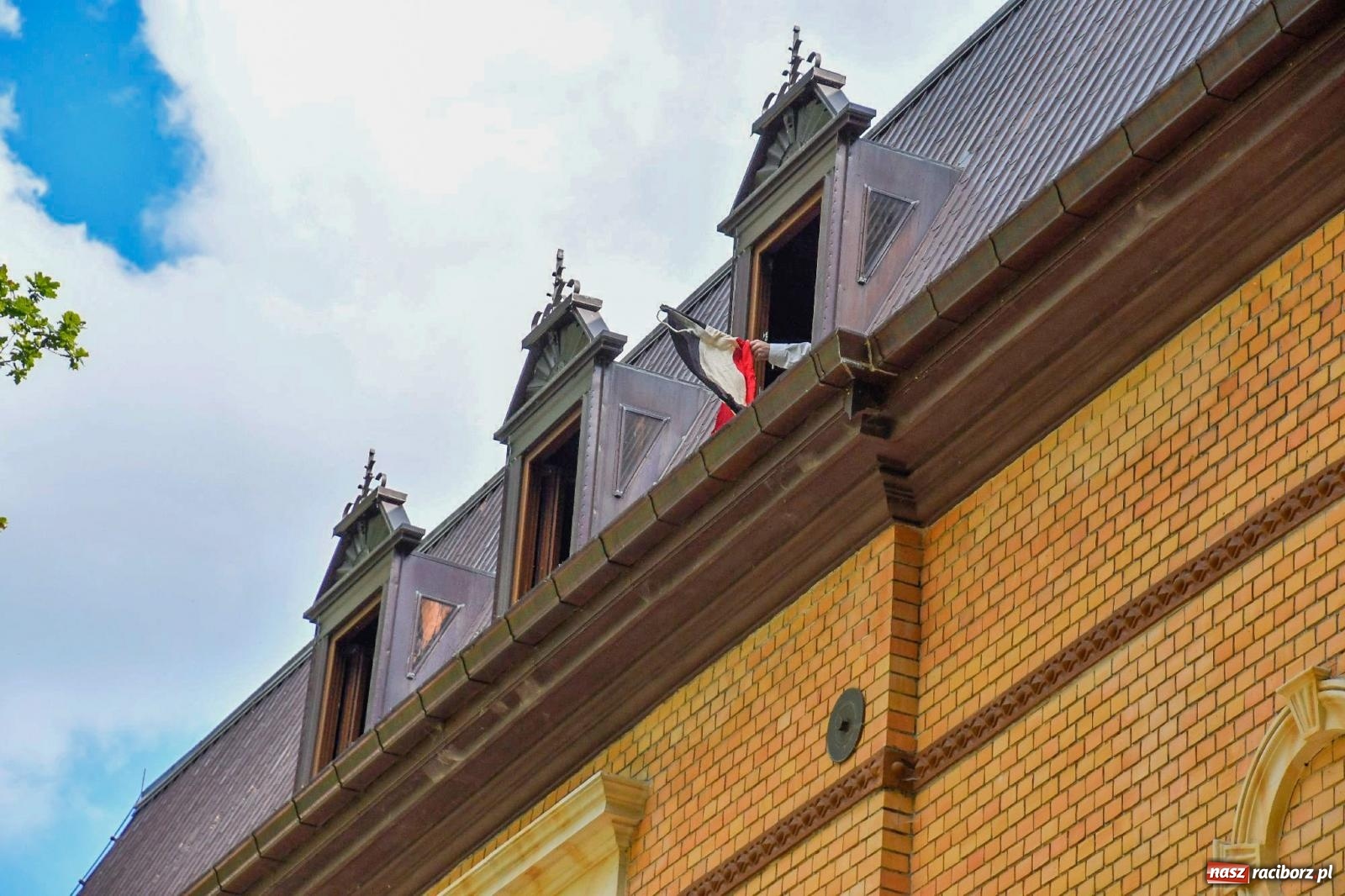 Zdjęcie w galerii na portalu naszraciborz.pl: Narodowy Dzień Powstań Śląskich. Tysiące ludzi na inscenizacji w Rzuchowie [FOTO i WIDEO] wiadomości z regionu