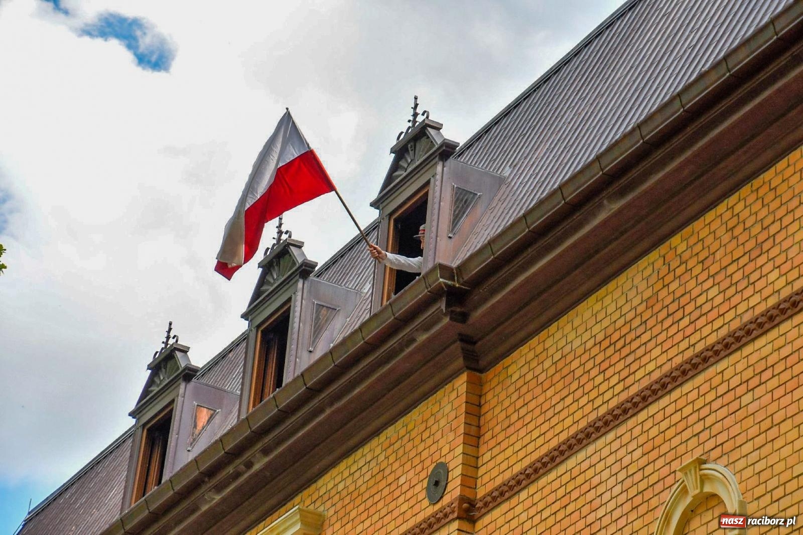 Zdjęcie w galerii na portalu naszraciborz.pl: Narodowy Dzień Powstań Śląskich. Tysiące ludzi na inscenizacji w Rzuchowie [FOTO i WIDEO] wiadomości z regionu