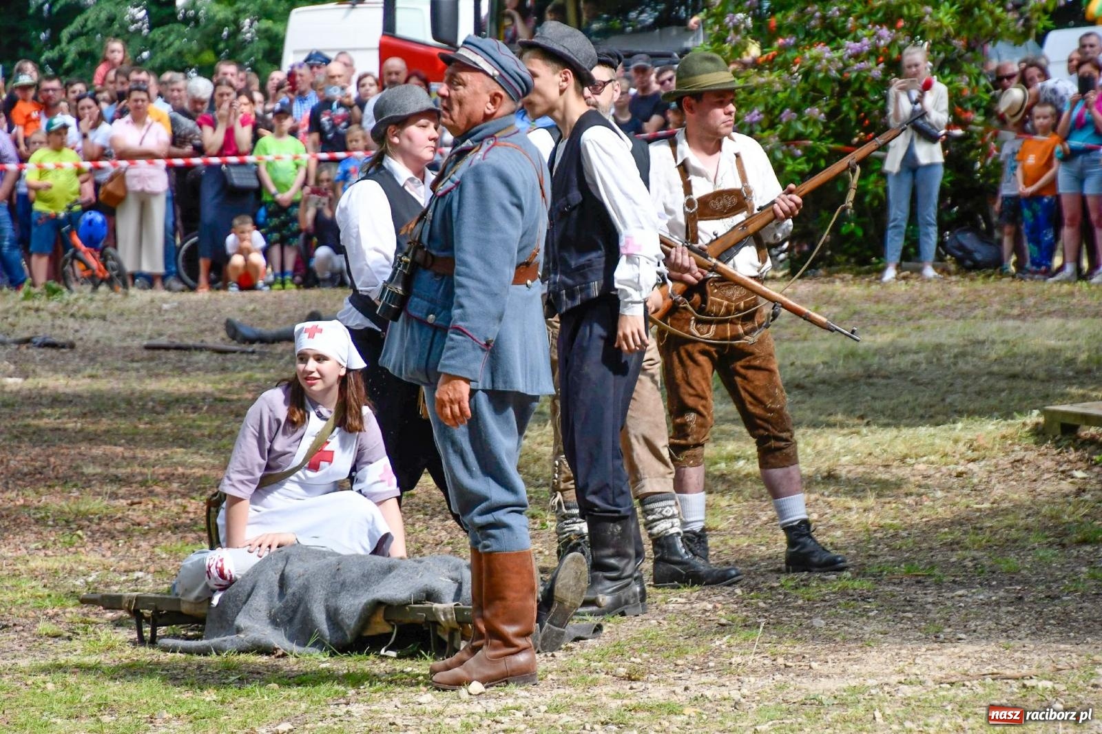 Zdjęcie w galerii na portalu naszraciborz.pl: Narodowy Dzień Powstań Śląskich. Tysiące ludzi na inscenizacji w Rzuchowie [FOTO i WIDEO] wiadomości z regionu