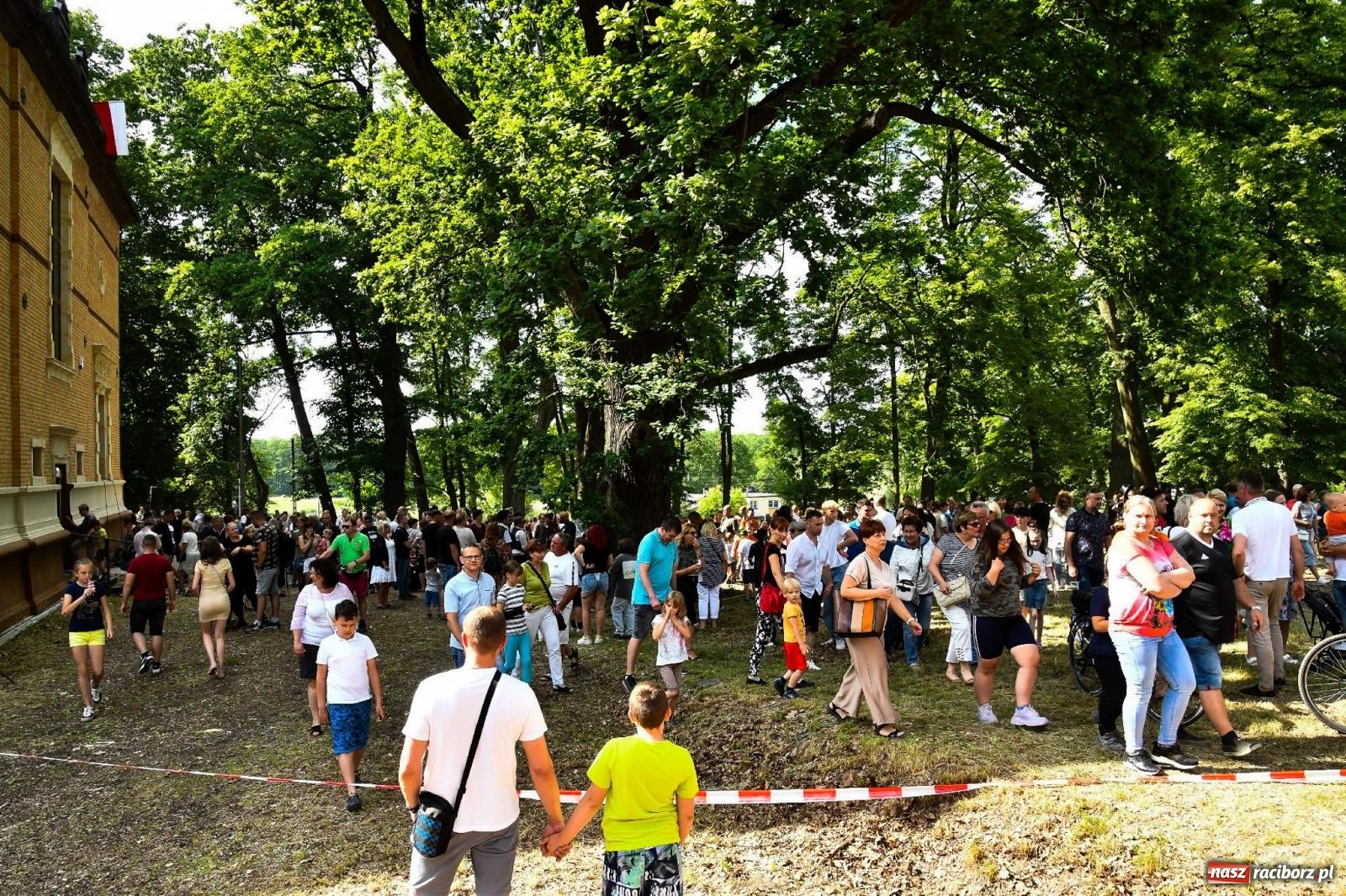 Zdjęcie w galerii na portalu naszraciborz.pl: Narodowy Dzień Powstań Śląskich. Tysiące ludzi na inscenizacji w Rzuchowie [FOTO i WIDEO] wiadomości z regionu