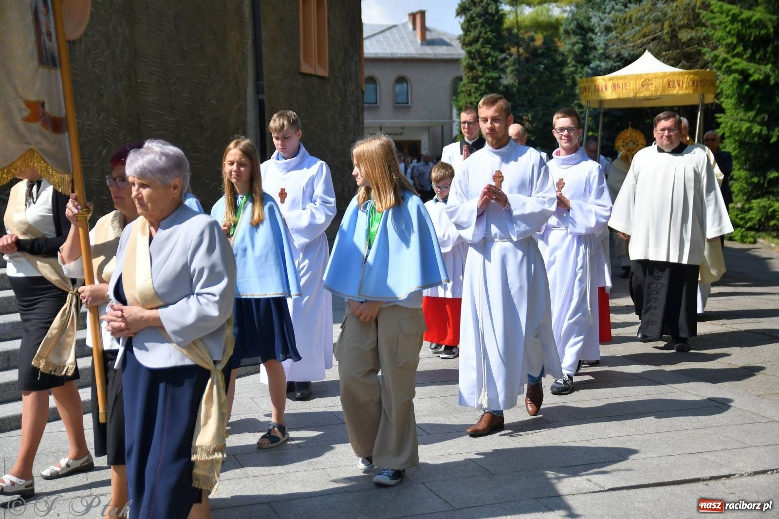 Zdjęcie w galerii na portalu naszraciborz.pl: Niecodzienny widok na odpuście w okrąglaku [FOTO i WIDEO] wiadomości z regionu