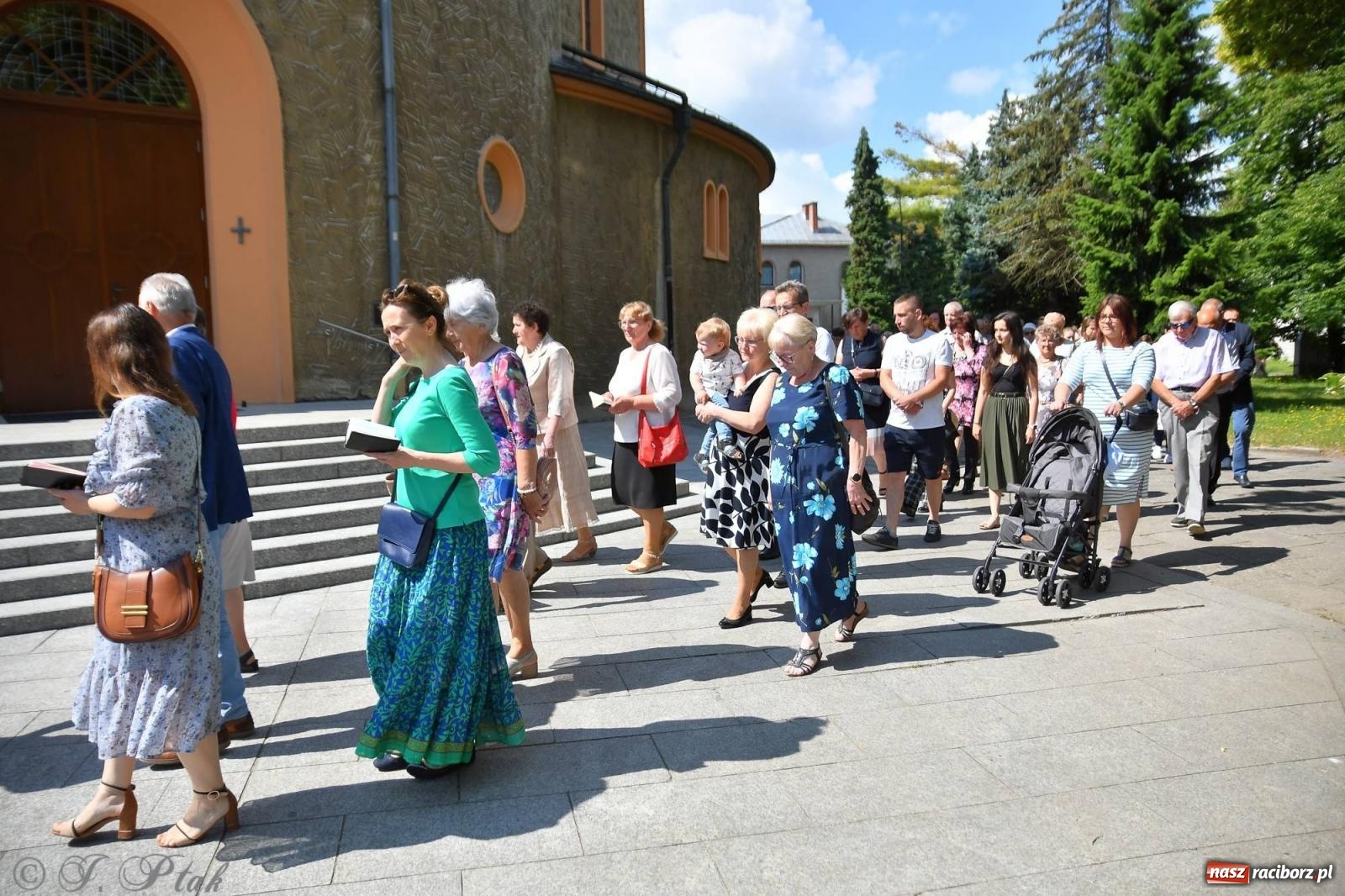 Zdjęcie w galerii na portalu naszraciborz.pl: Niecodzienny widok na odpuście w okrąglaku [FOTO i WIDEO] wiadomości z regionu