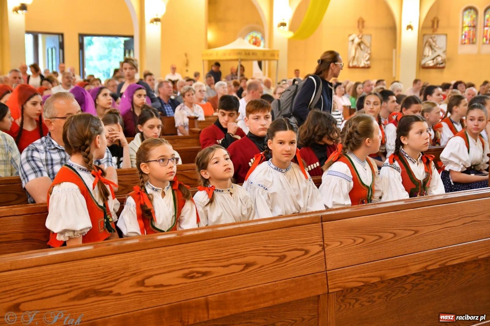 Zdjęcie w galerii na portalu naszraciborz.pl: Niecodzienny widok na odpuście w okrąglaku [FOTO i WIDEO] wiadomości z regionu