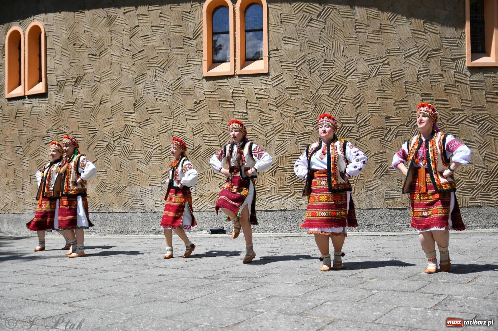 Zdjęcie w galerii na portalu naszraciborz.pl: Niecodzienny widok na odpuście w okrąglaku [FOTO i WIDEO] wiadomości z regionu