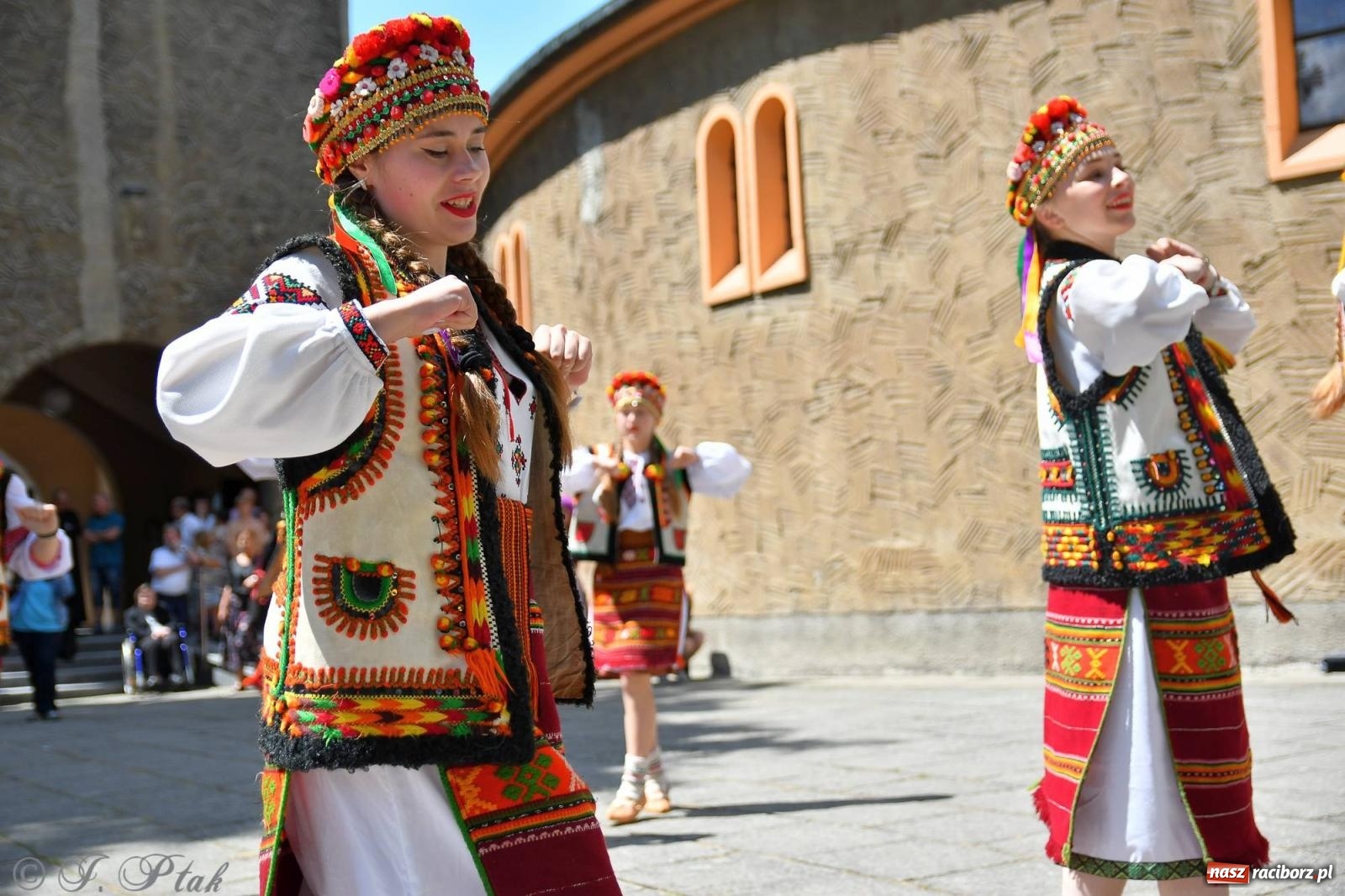 Zdjęcie w galerii na portalu naszraciborz.pl: Niecodzienny widok na odpuście w okrąglaku [FOTO i WIDEO] wiadomości z regionu