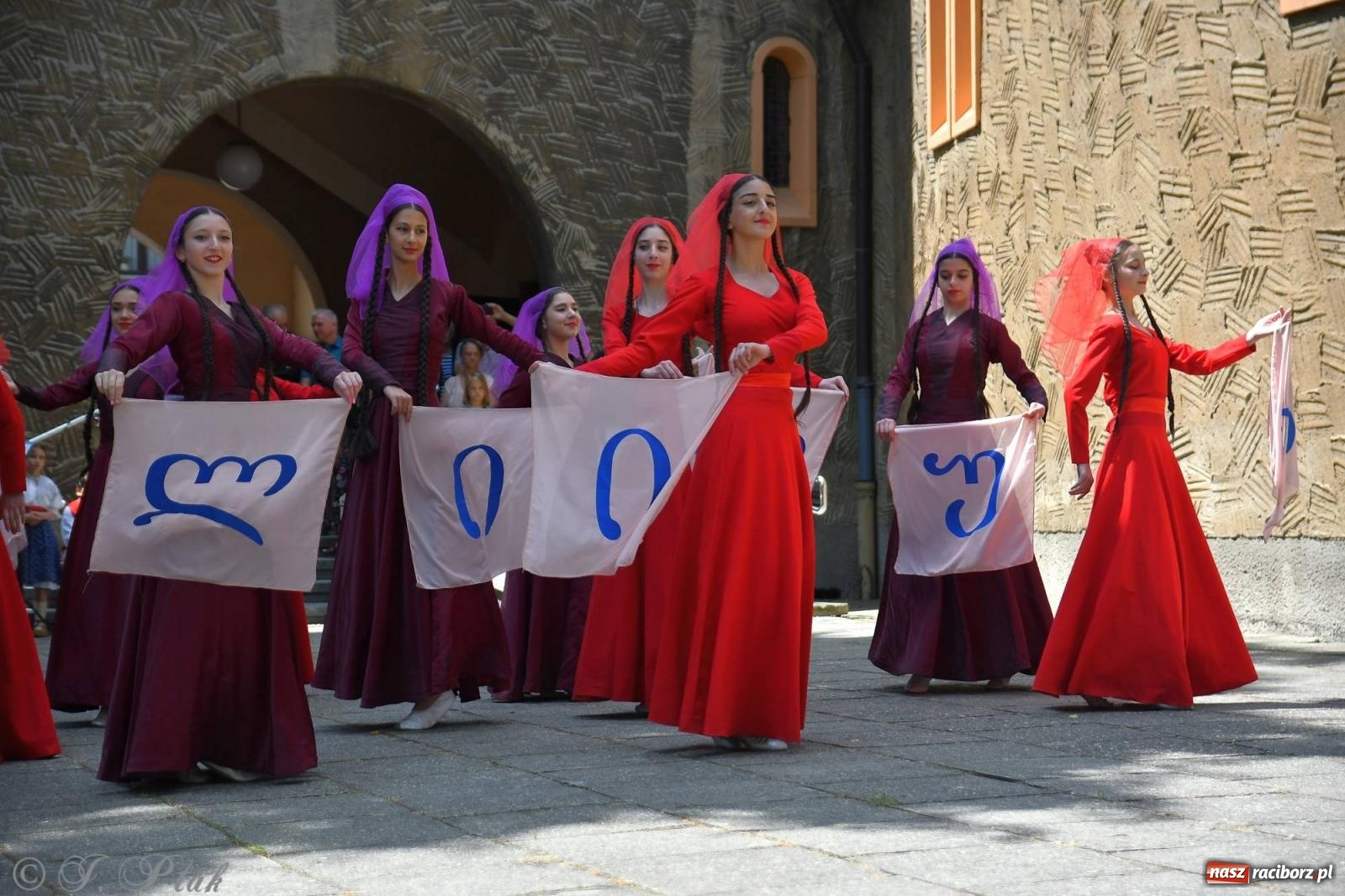 Zdjęcie w galerii na portalu naszraciborz.pl: Niecodzienny widok na odpuście w okrąglaku [FOTO i WIDEO] wiadomości z regionu