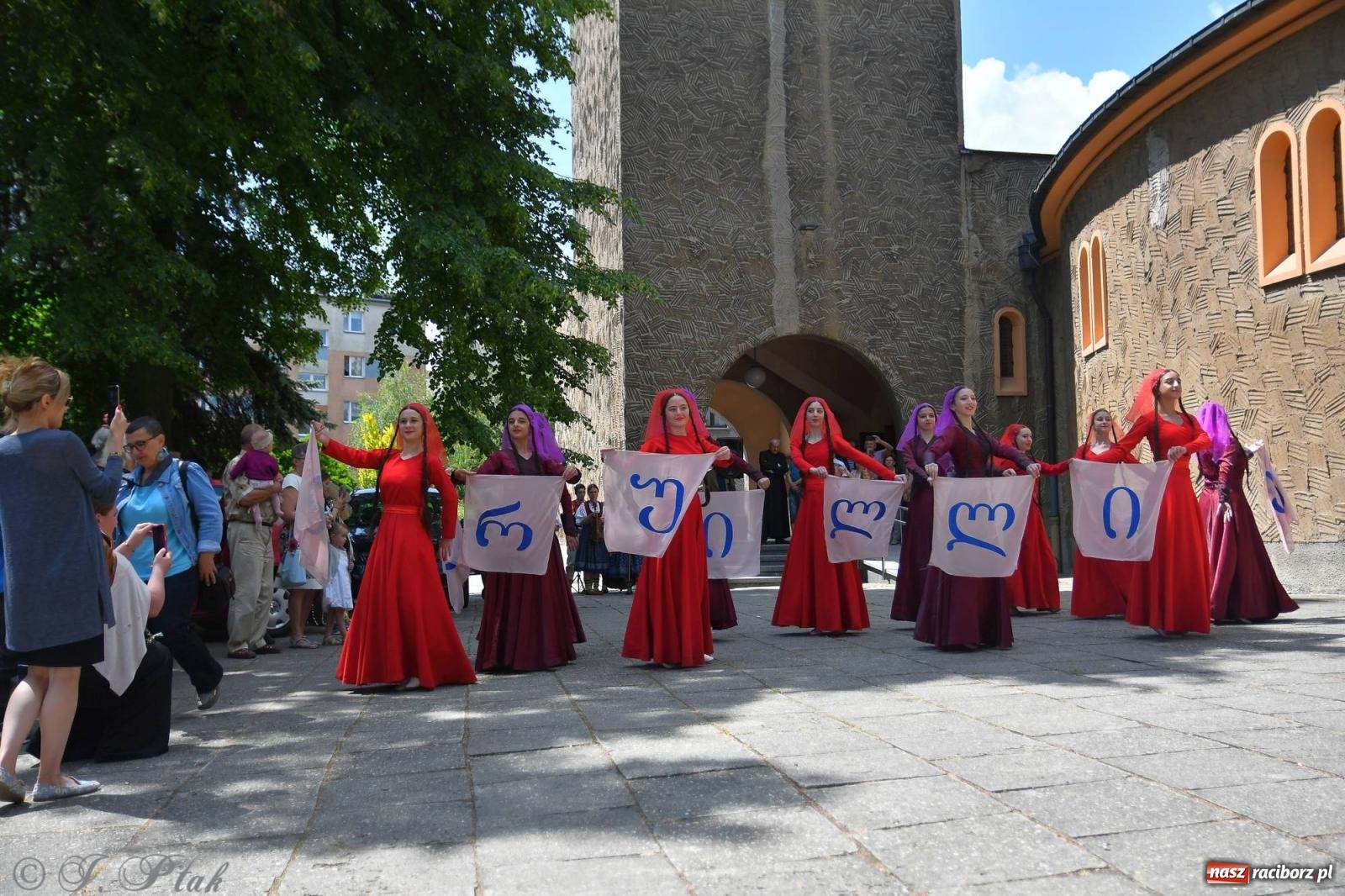 Zdjęcie w galerii na portalu naszraciborz.pl: Niecodzienny widok na odpuście w okrąglaku [FOTO i WIDEO] wiadomości z regionu