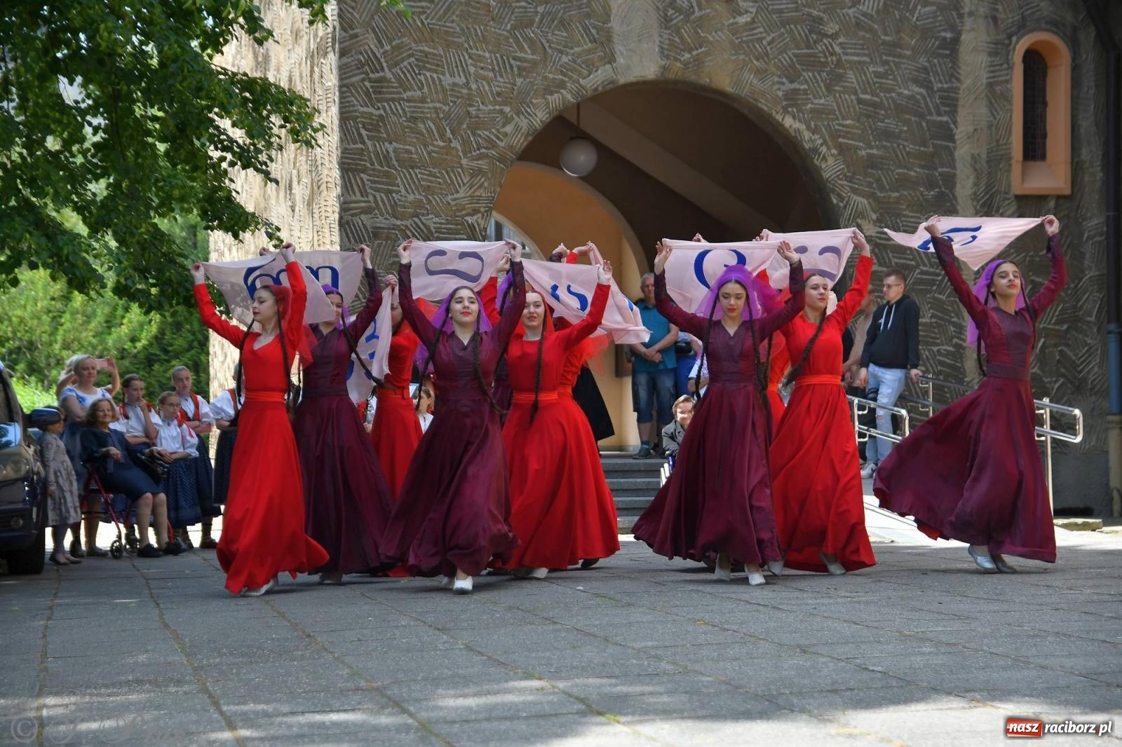 Zdjęcie w galerii na portalu naszraciborz.pl: Niecodzienny widok na odpuście w okrąglaku [FOTO i WIDEO] wiadomości z regionu